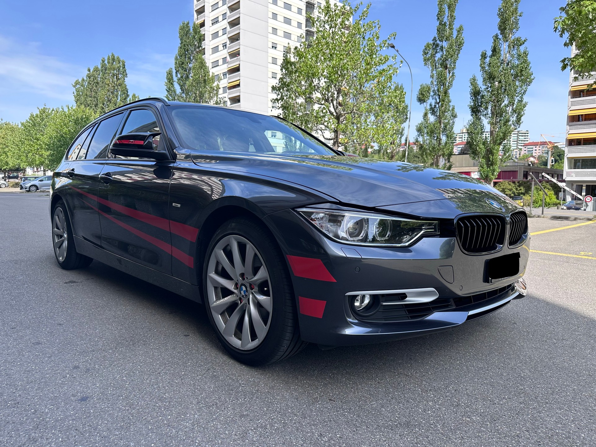 BMW 320i xDrive Touring Modern Line Steptronic-image-2