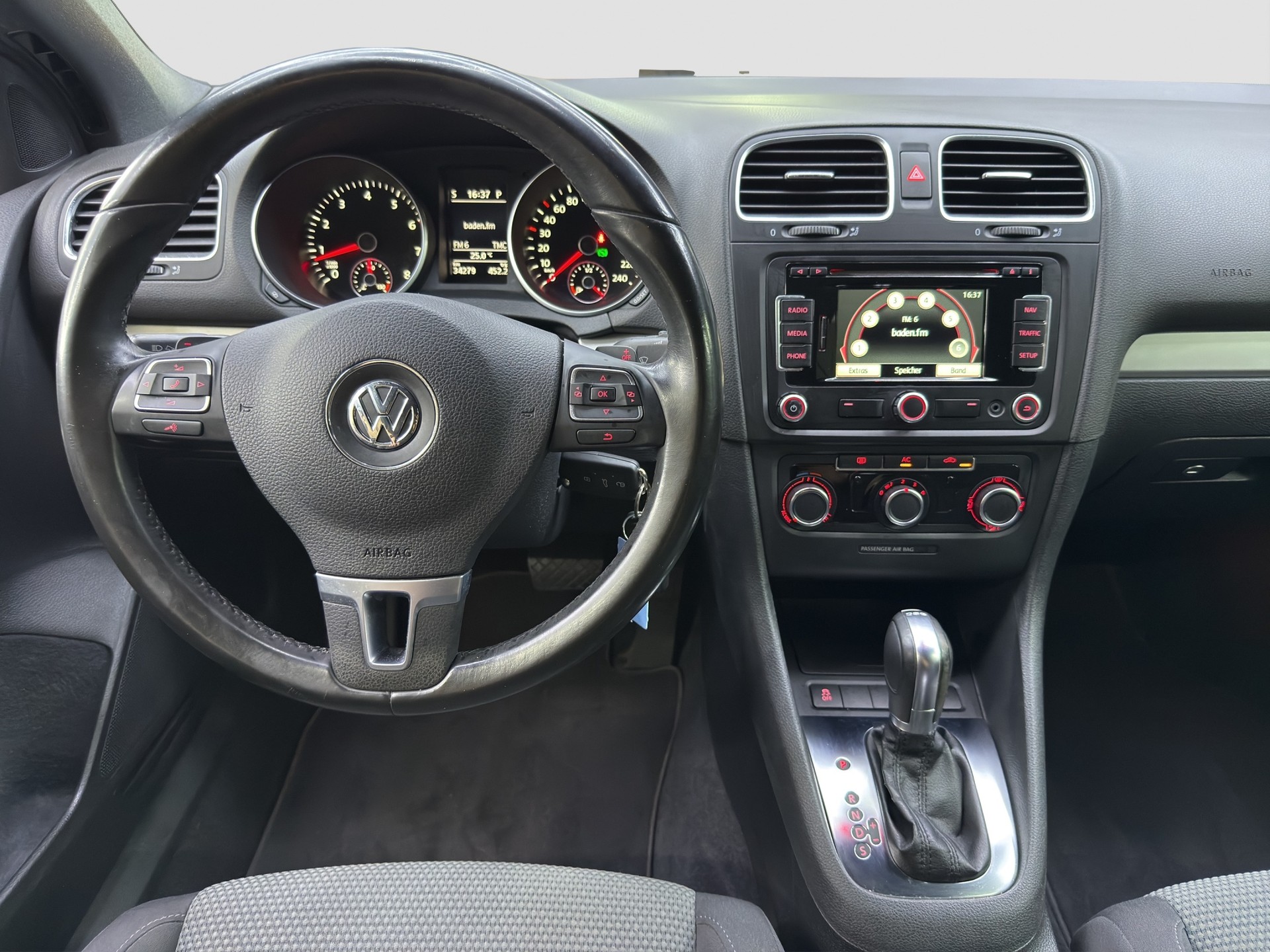 VW Golf Cabrio 1.4 TSI DSG-image-8