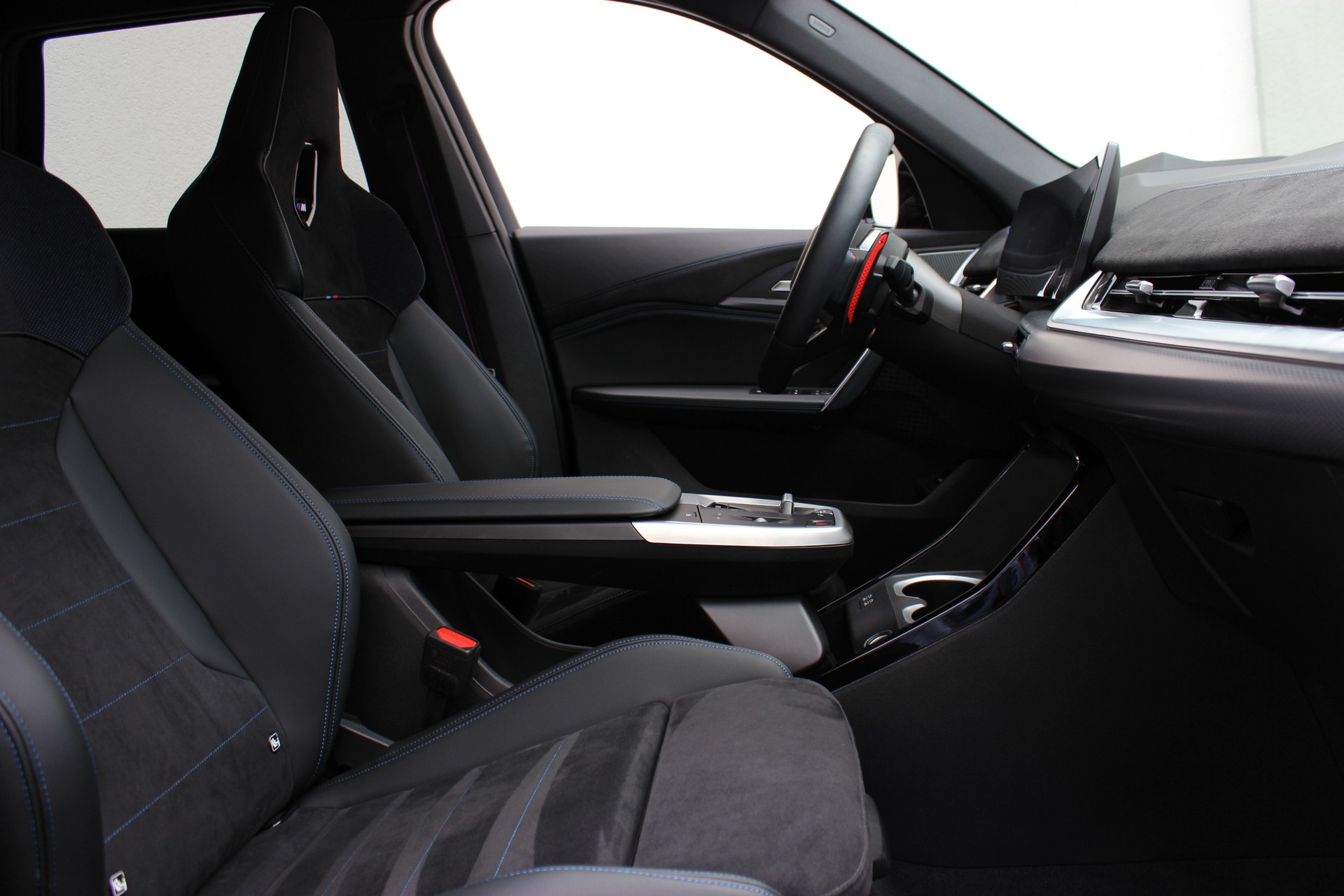 BMW X1 xDrive M35i-showroom-element-1