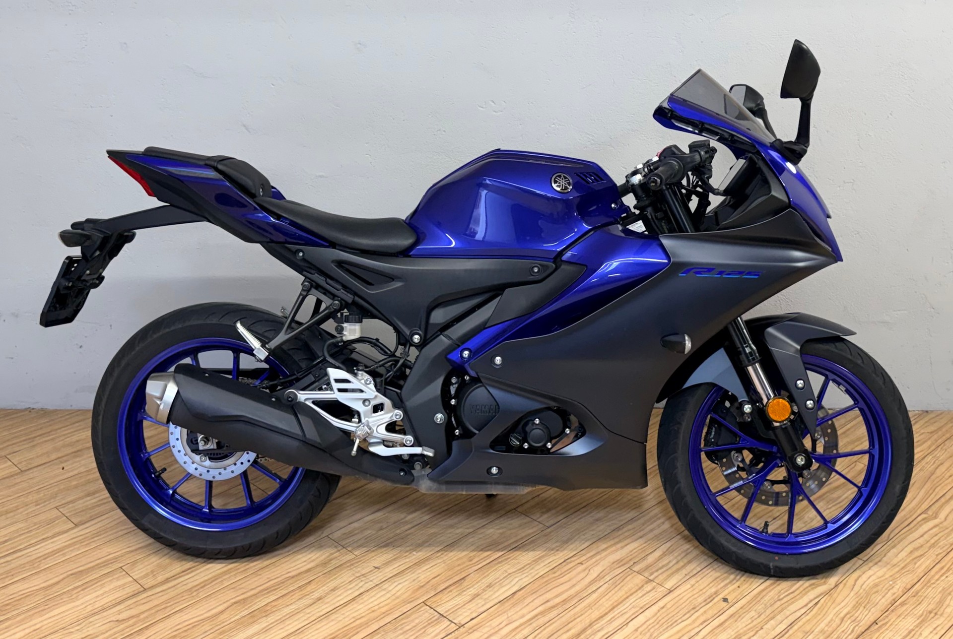 YAMAHA YZF-R 125 ABS-image-1
