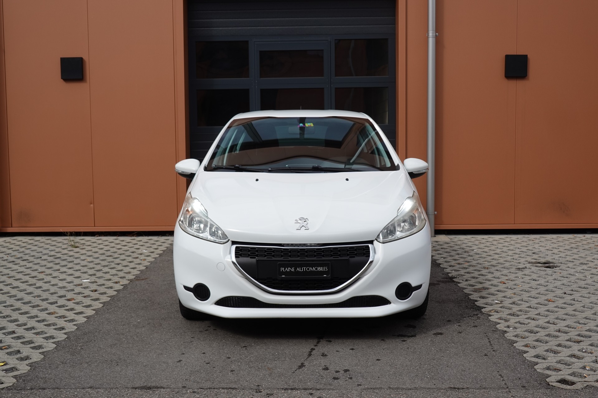 PEUGEOT 208 1.2 VTI " * Véhicule CH * Régulateur de vitesse * intérieur tissus *"-showroom-element-1