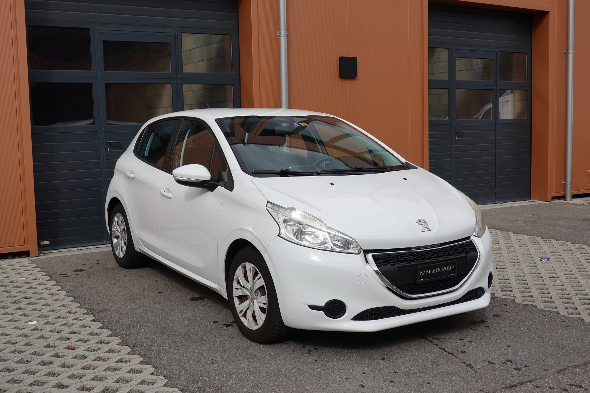 PEUGEOT 208 1.2 VTI " * Véhicule CH * Régulateur de vitesse * intérieur tissus *"-showroom-element-2