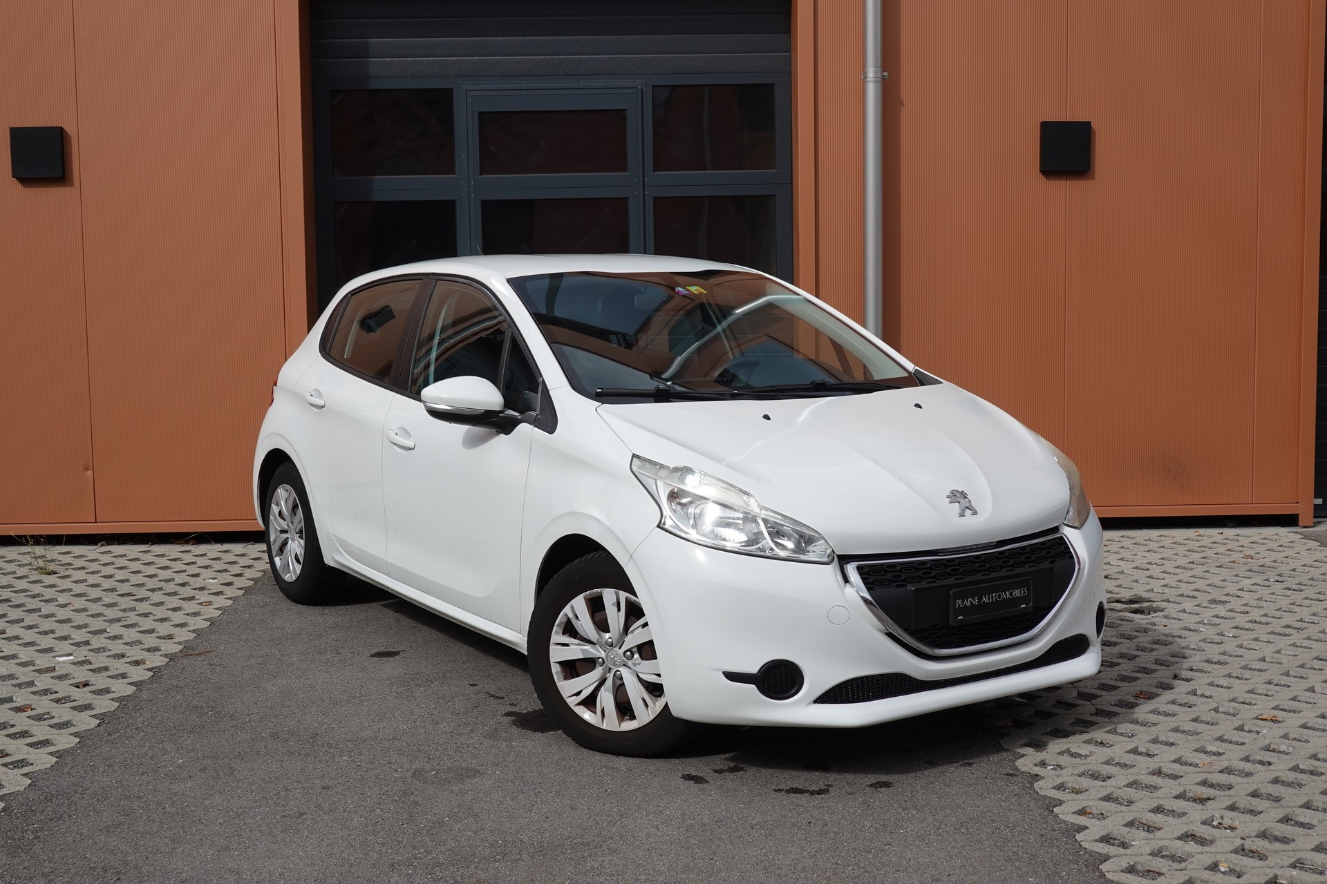 PEUGEOT 208 1.2 VTI " * Véhicule CH * Régulateur de vitesse * intérieur tissus *"