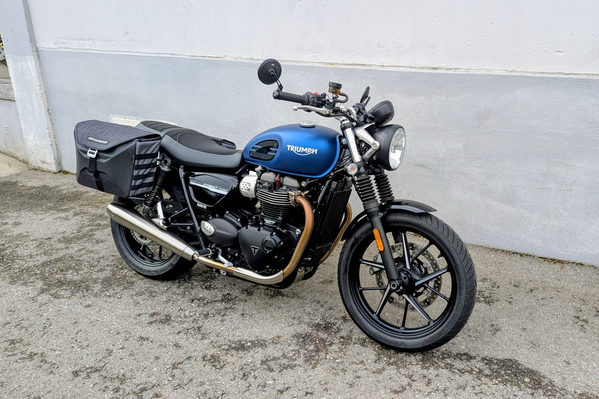 TRIUMPH Street Twin 900 i-image-1
