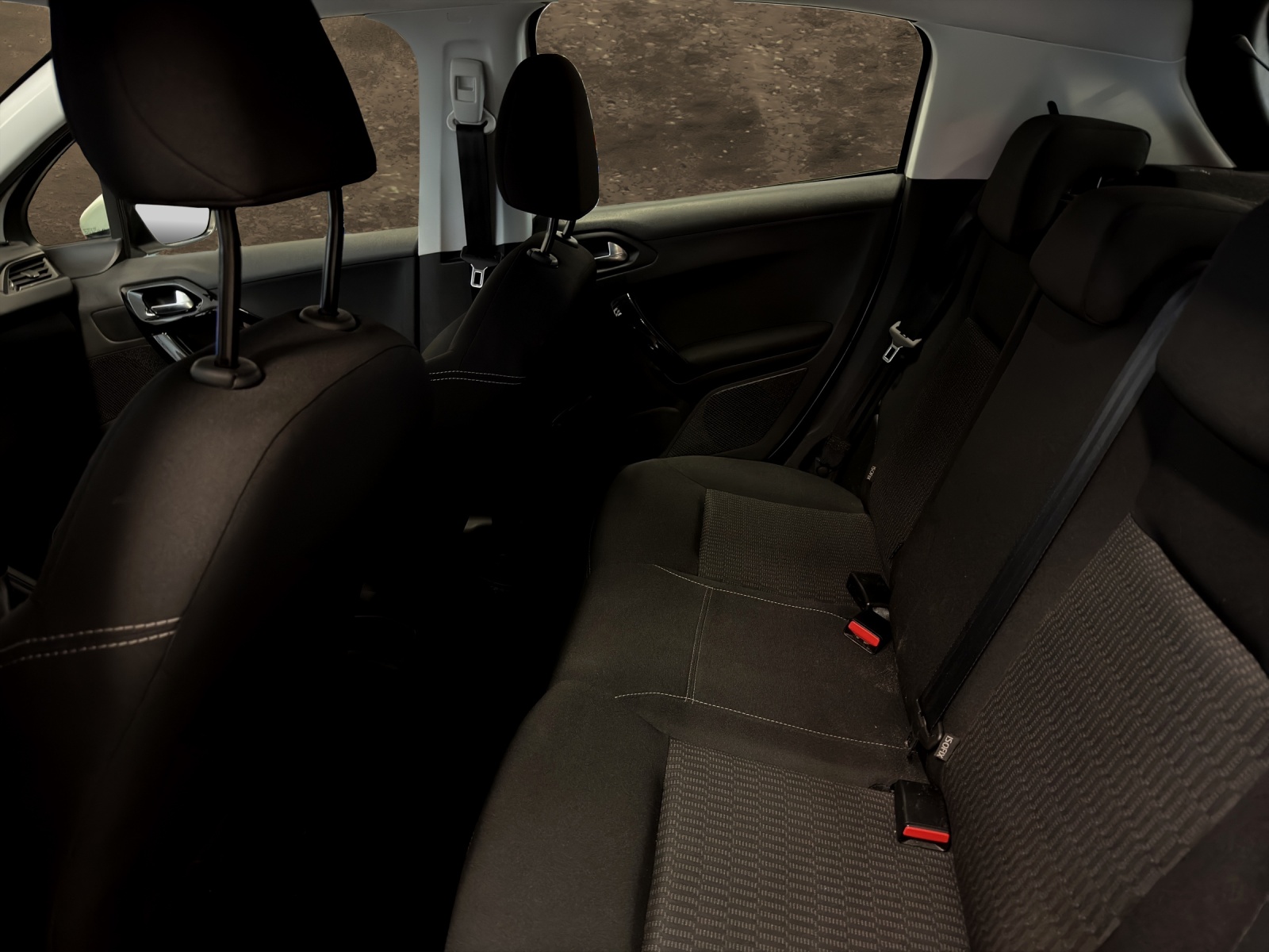 PEUGEOT 208 1.2 PureTech Signature-image-12