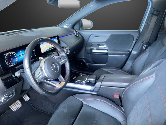 MERCEDES-BENZ EQA 300 AMG Line 4Matic-image-5