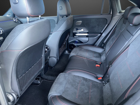 MERCEDES-BENZ EQA 300 AMG Line 4Matic-image-6