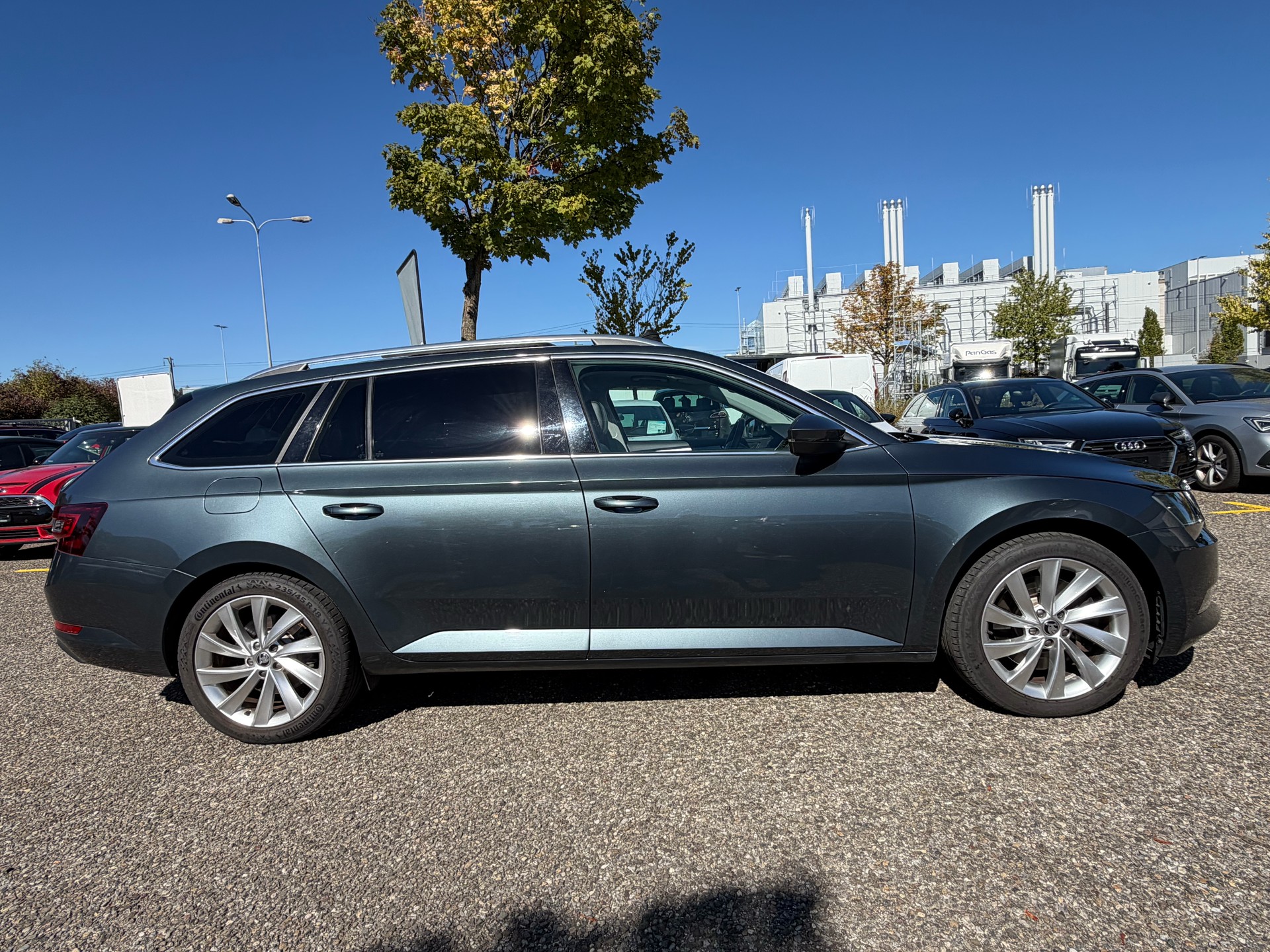 SKODA Superb Combi 2.0 TSI Style DSG 4x4-showroom-element-3