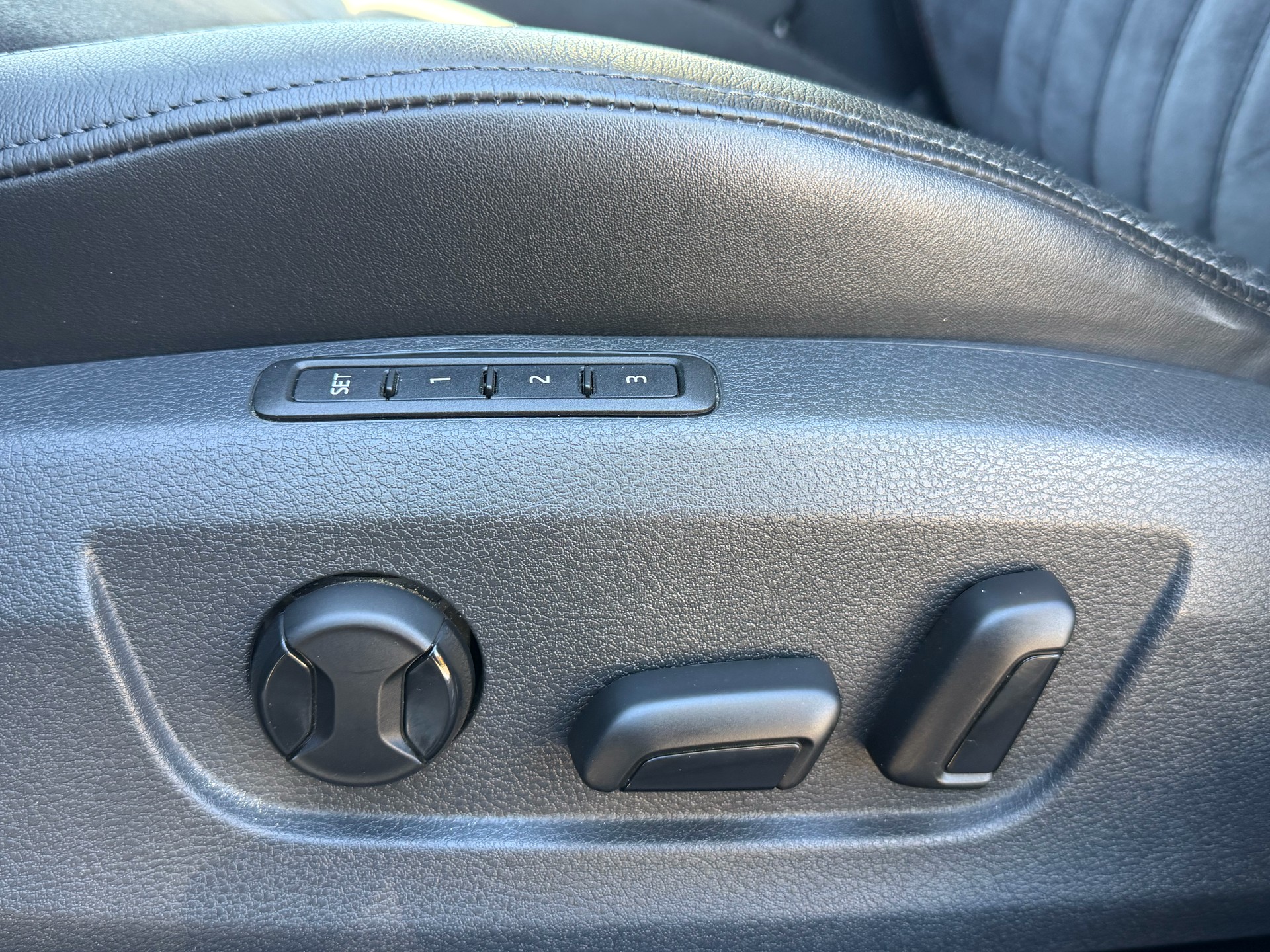 SKODA Superb Combi 2.0 TSI Style DSG 4x4-image-9