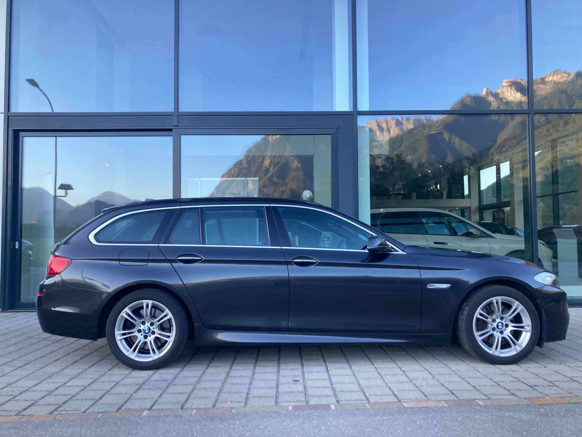 BMW 530d xDrive Touring M-Paket | Vollausstattung-image-2