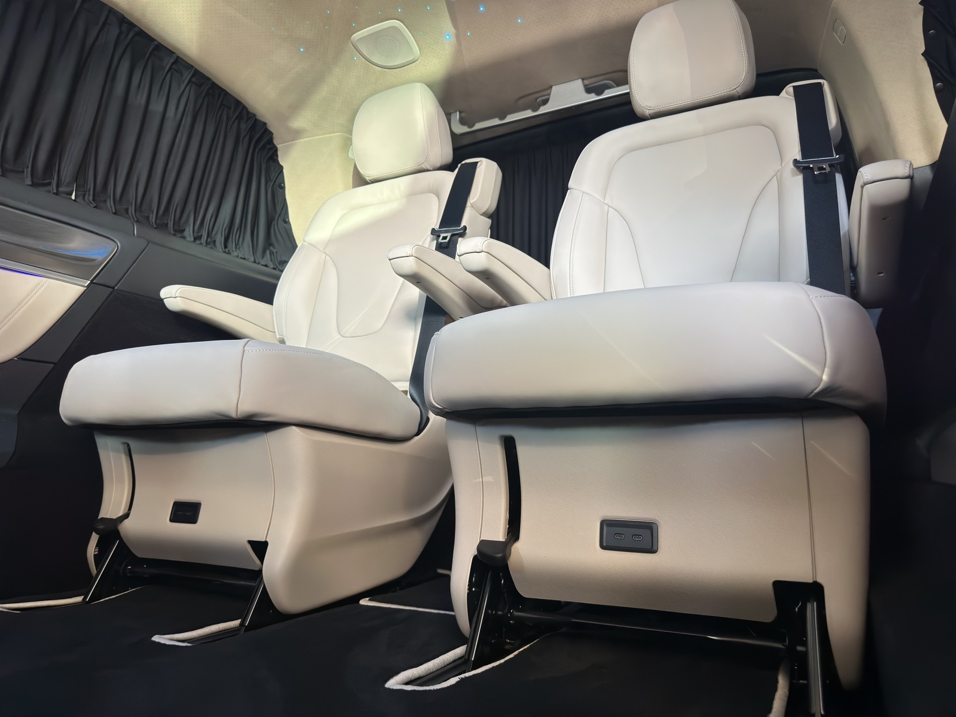 MERCEDES-BENZ MERCEDES-BENZ V 300 d Extra-Lang 4matic Exclusive FALCON AVERS V.I.P-image-31