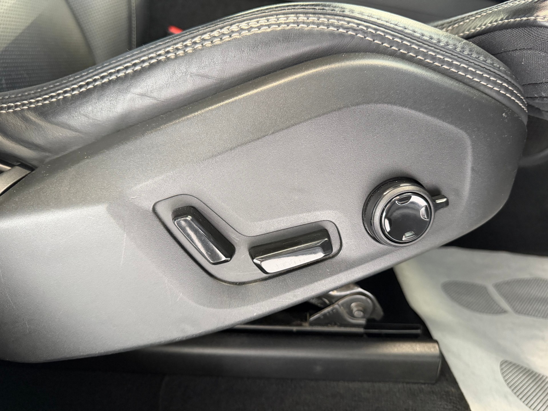 VOLVO XC60 T6 AWD R-Design Geartronic-image-21