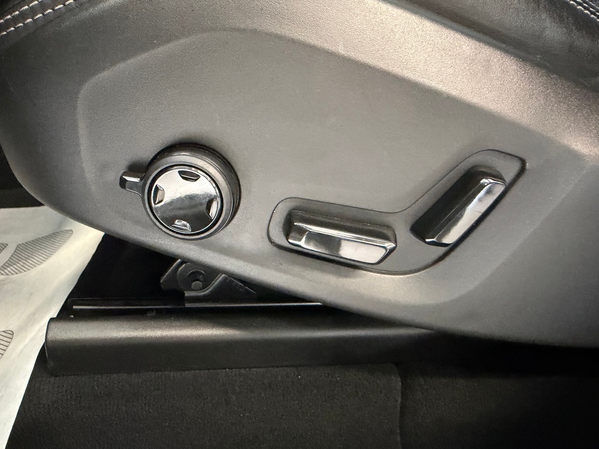 VOLVO XC60 T6 AWD R-Design Geartronic-image-23