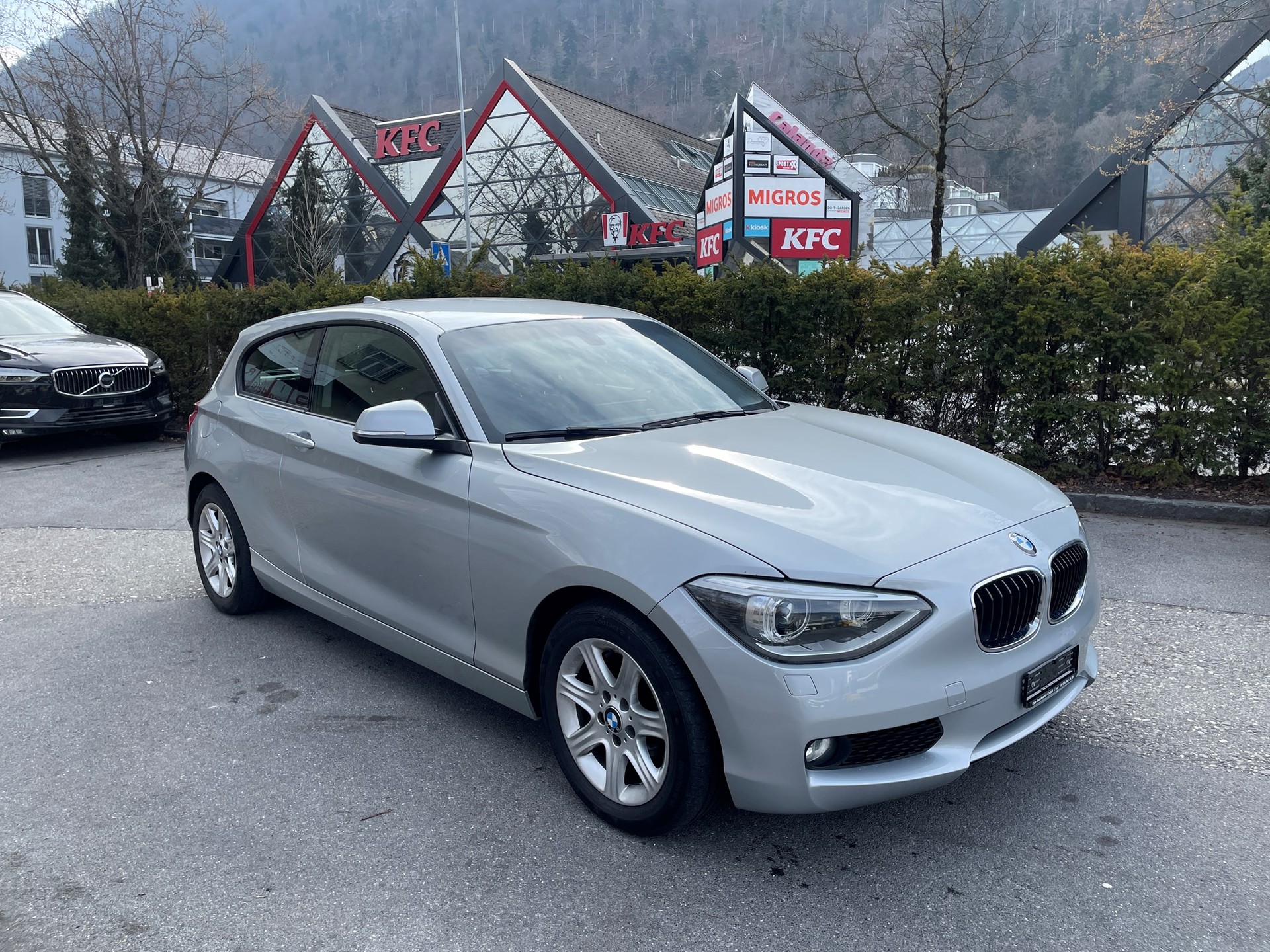 BMW 120d xDrive Sport Line-image-1