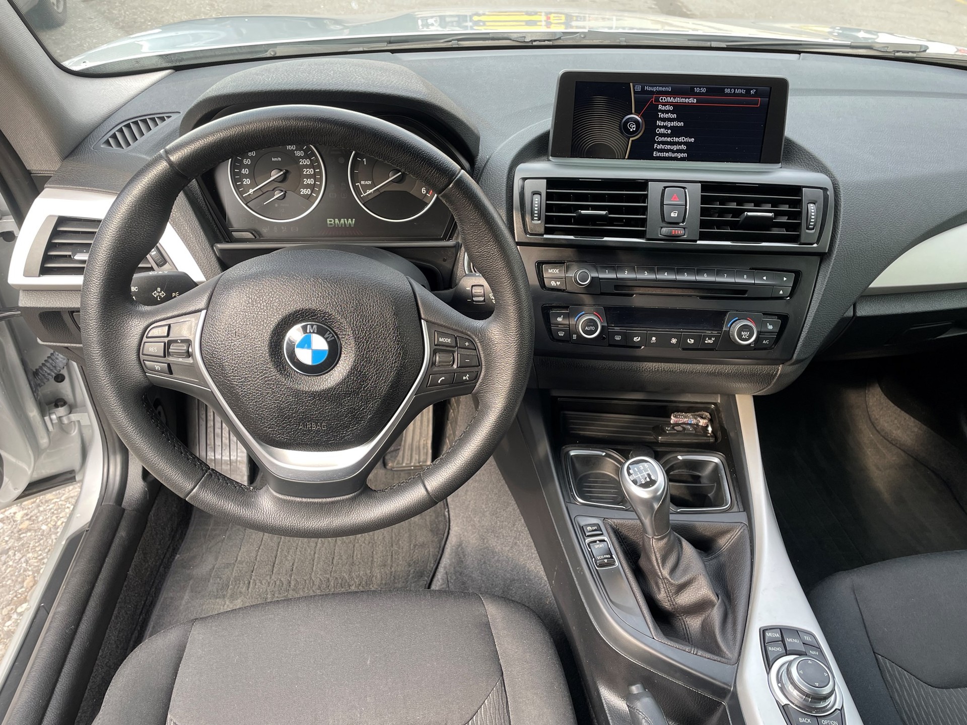 BMW 120d xDrive Sport Line-image-11