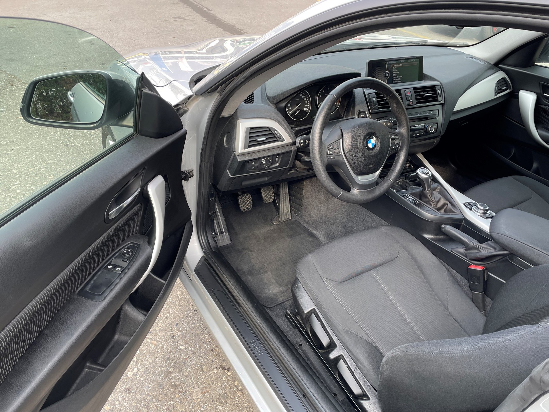 BMW 120d xDrive Sport Line-image-9