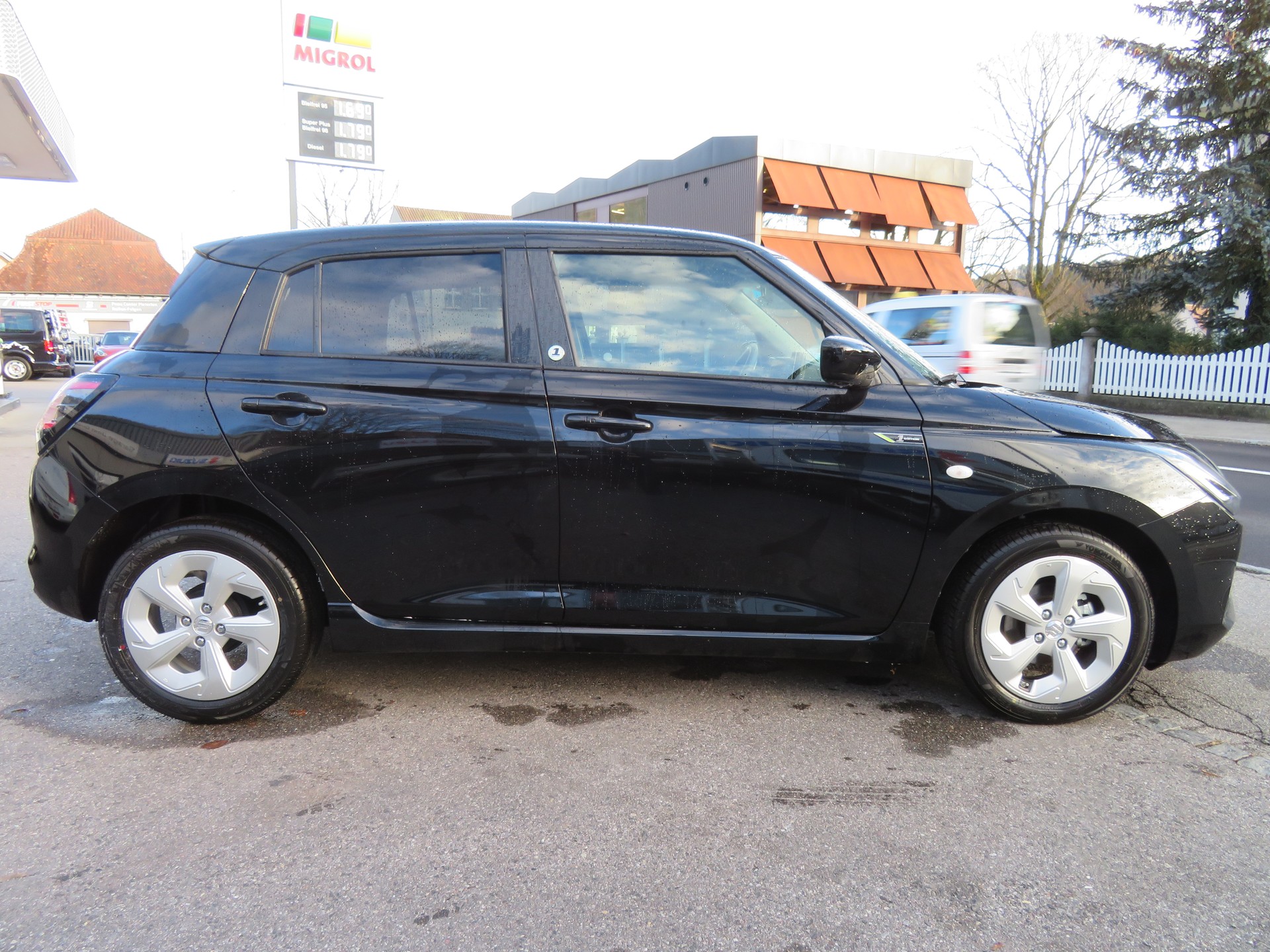 SUZUKI Swift 1.2 1st Edition Hybrid-image-5