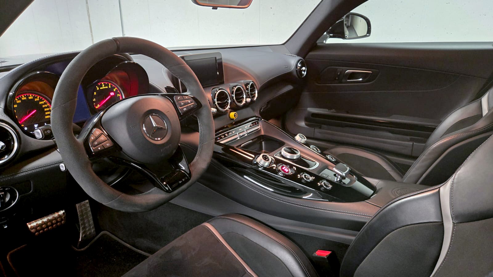 MERCEDES-BENZ AMG GT R Speedshift DCT-image-3