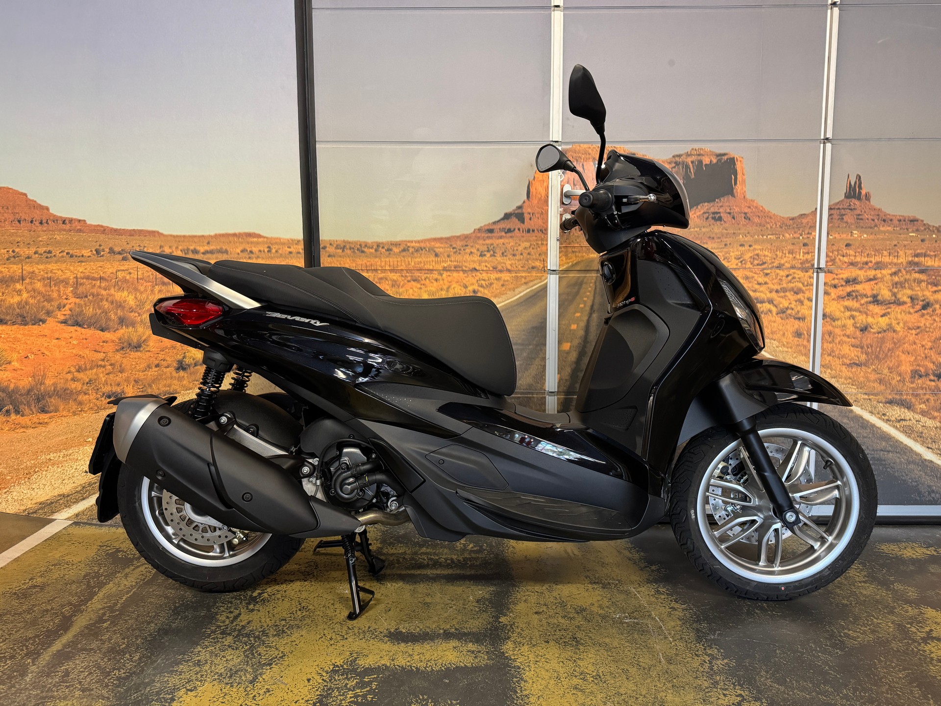 PIAGGIO Beverly 310 hpe E5+-image-0