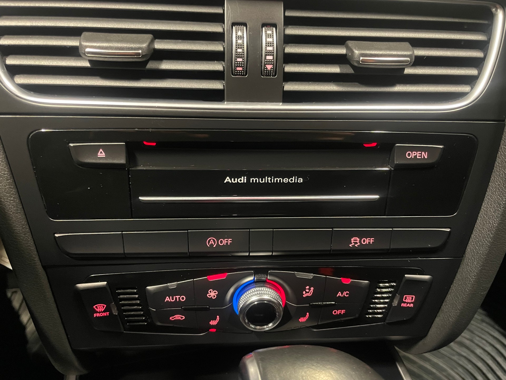 AUDI A4 Limousine 1.8 TFSI multitronic (29)-image-13