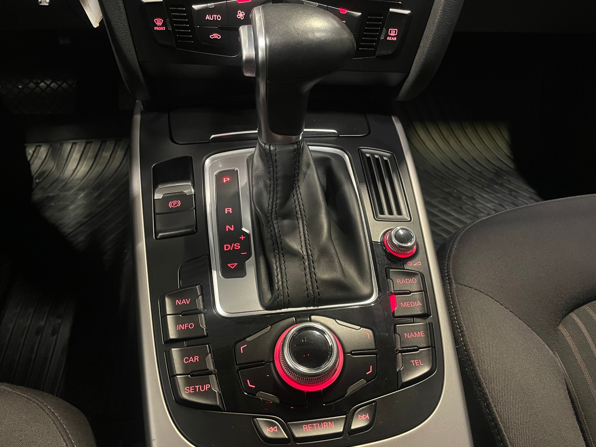 AUDI A4 Limousine 1.8 TFSI multitronic (29)-image-14
