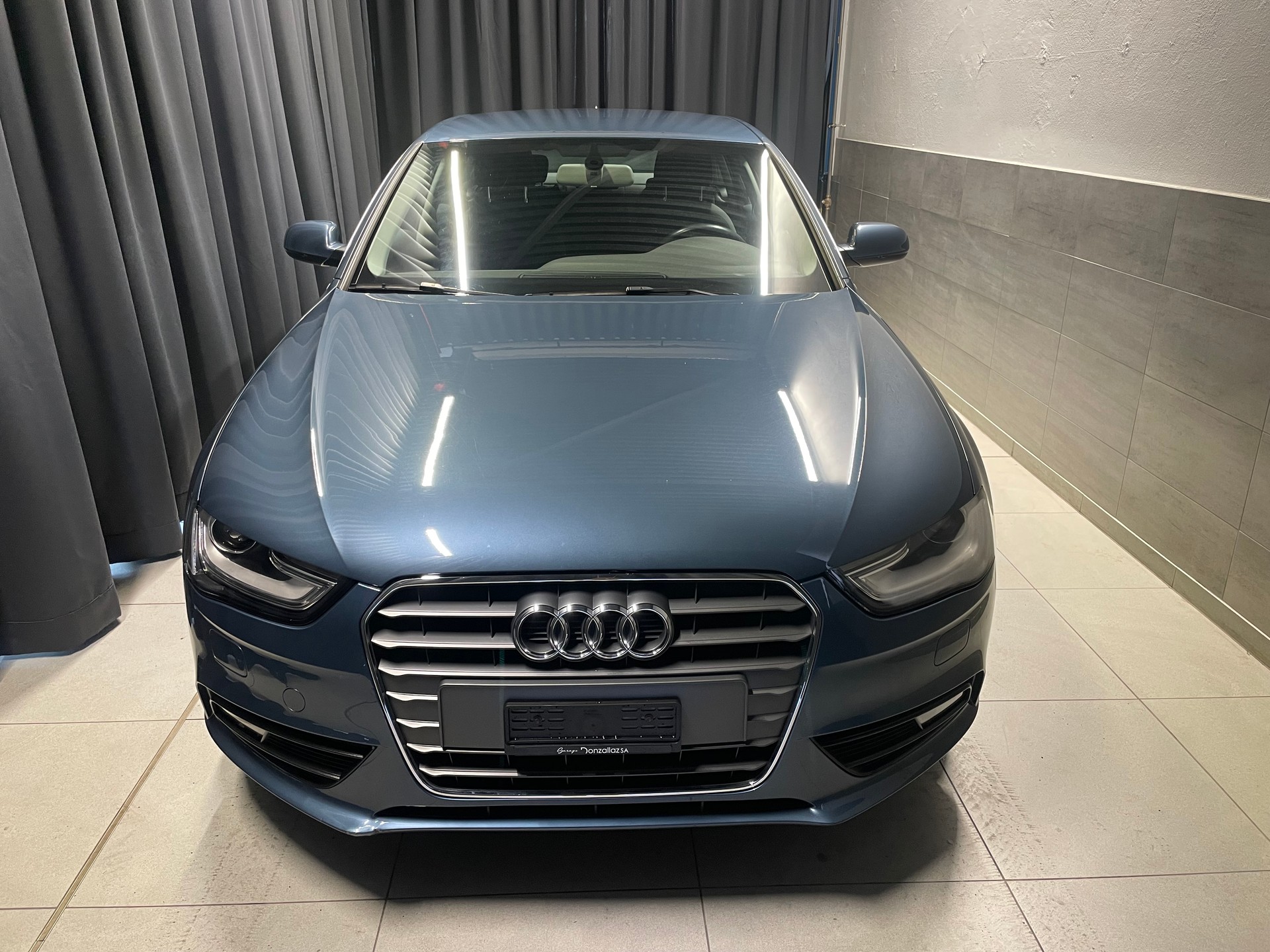 AUDI A4 Limousine 1.8 TFSI multitronic (29)-showroom-element-1