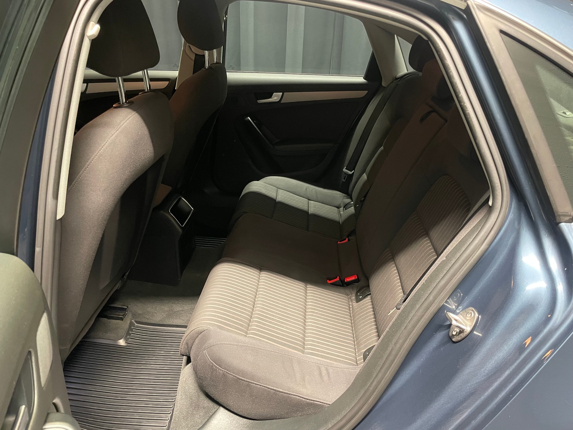 AUDI A4 Limousine 1.8 TFSI multitronic (29)-image-7