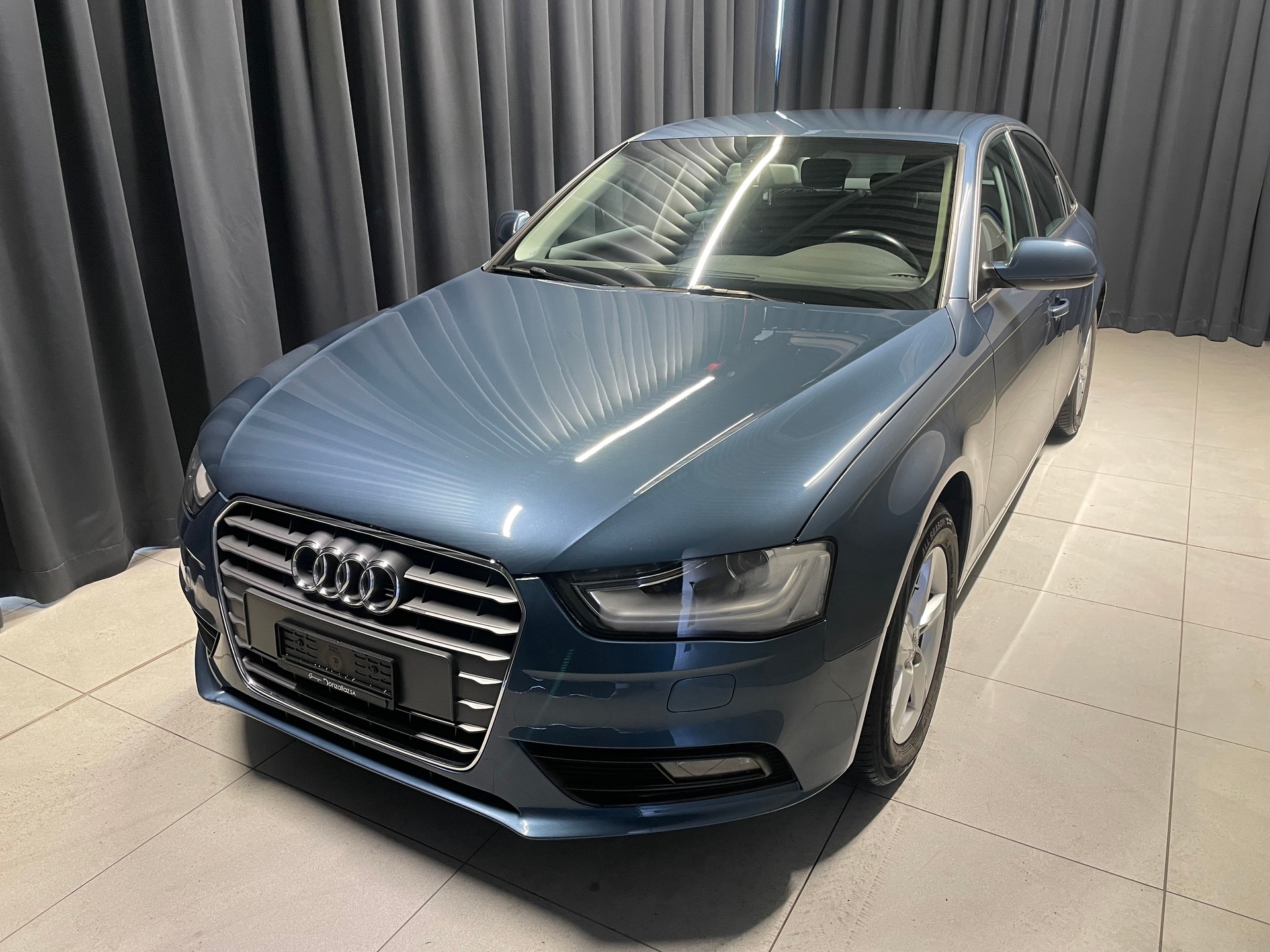 AUDI A4 Limousine 1.8 TFSI multitronic (29)-showroom-element-2