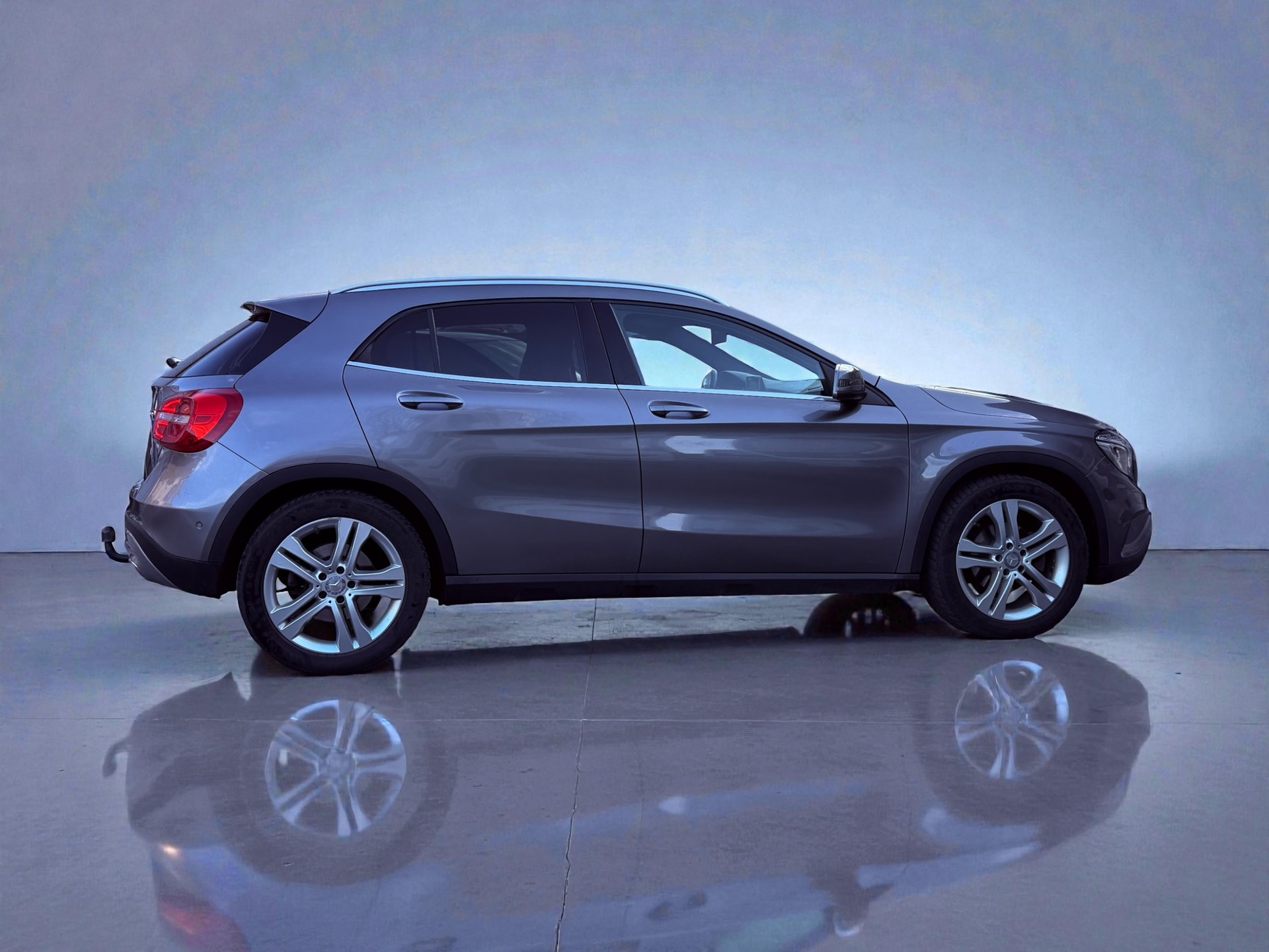 MERCEDES-BENZ GLA 220 CDI Urban 4Matic 7G-DCT-image-4