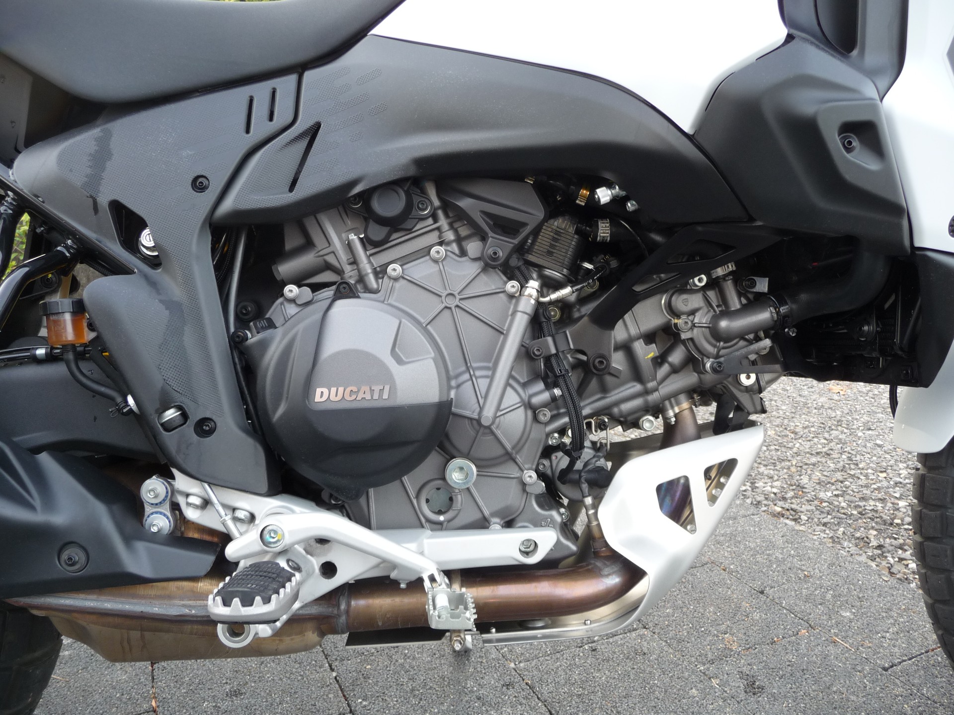 DUCATI Desert X-image-10