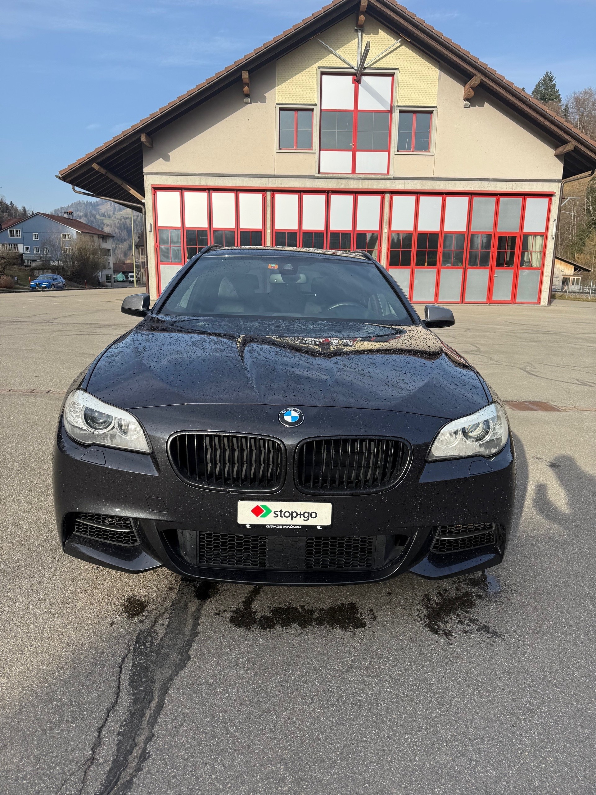 BMW M550d xDrive Touring Steptronic-showroom-element-1
