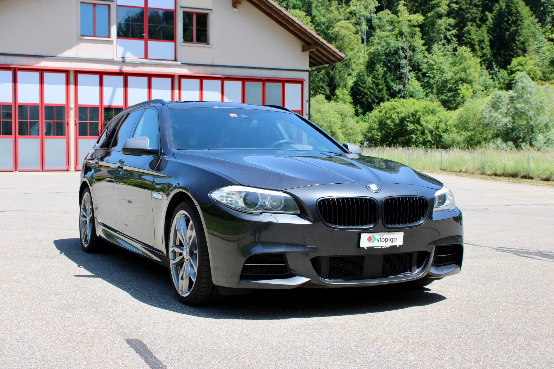 BMW M550d xDrive Touring Steptronic-showroom-element-2
