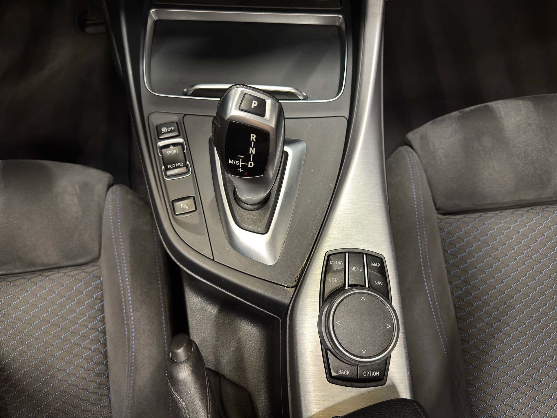 BMW 218i Cabrio M-Sport-image-12
