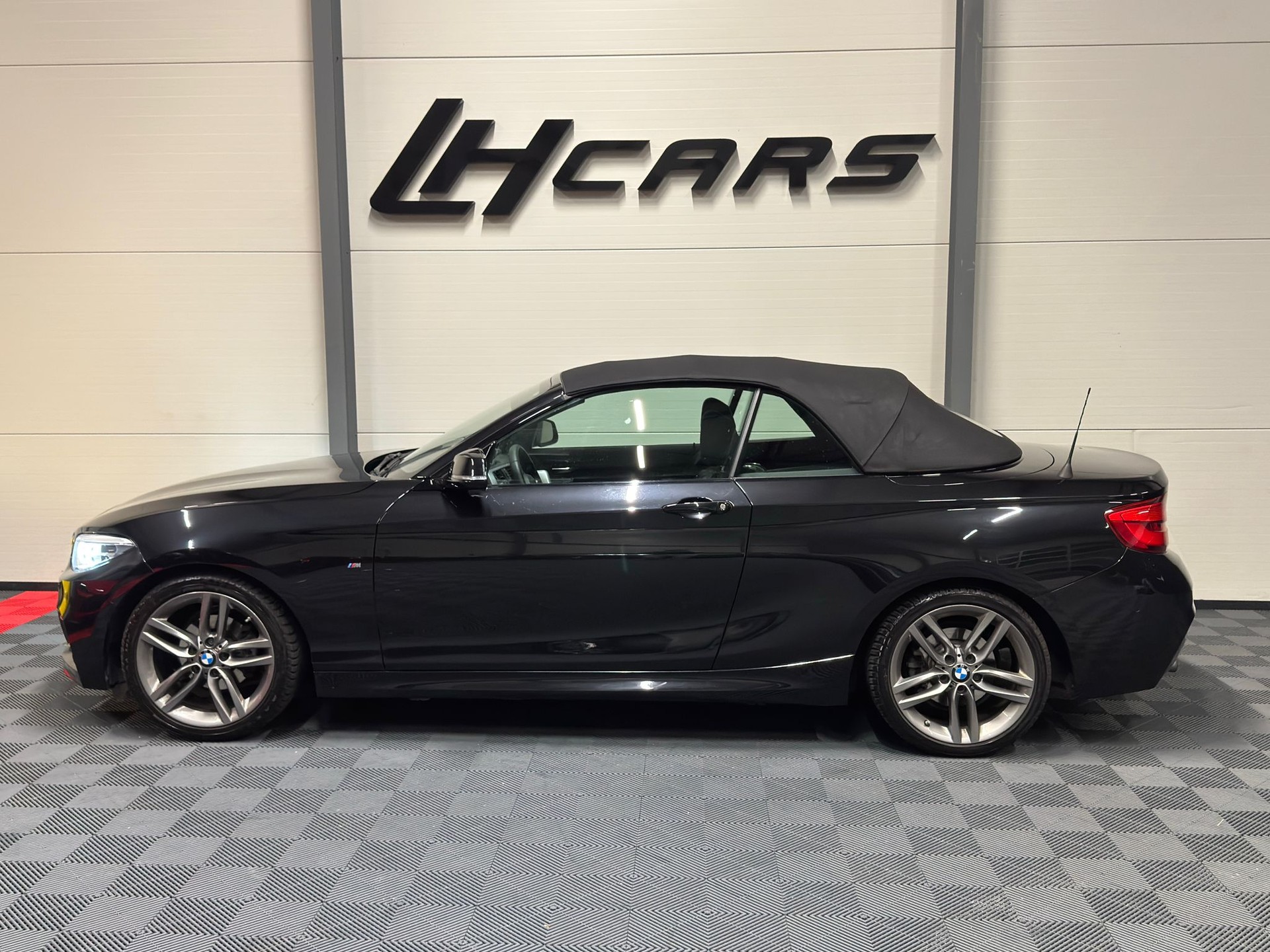 BMW 218i Cabrio M-Sport-image-2