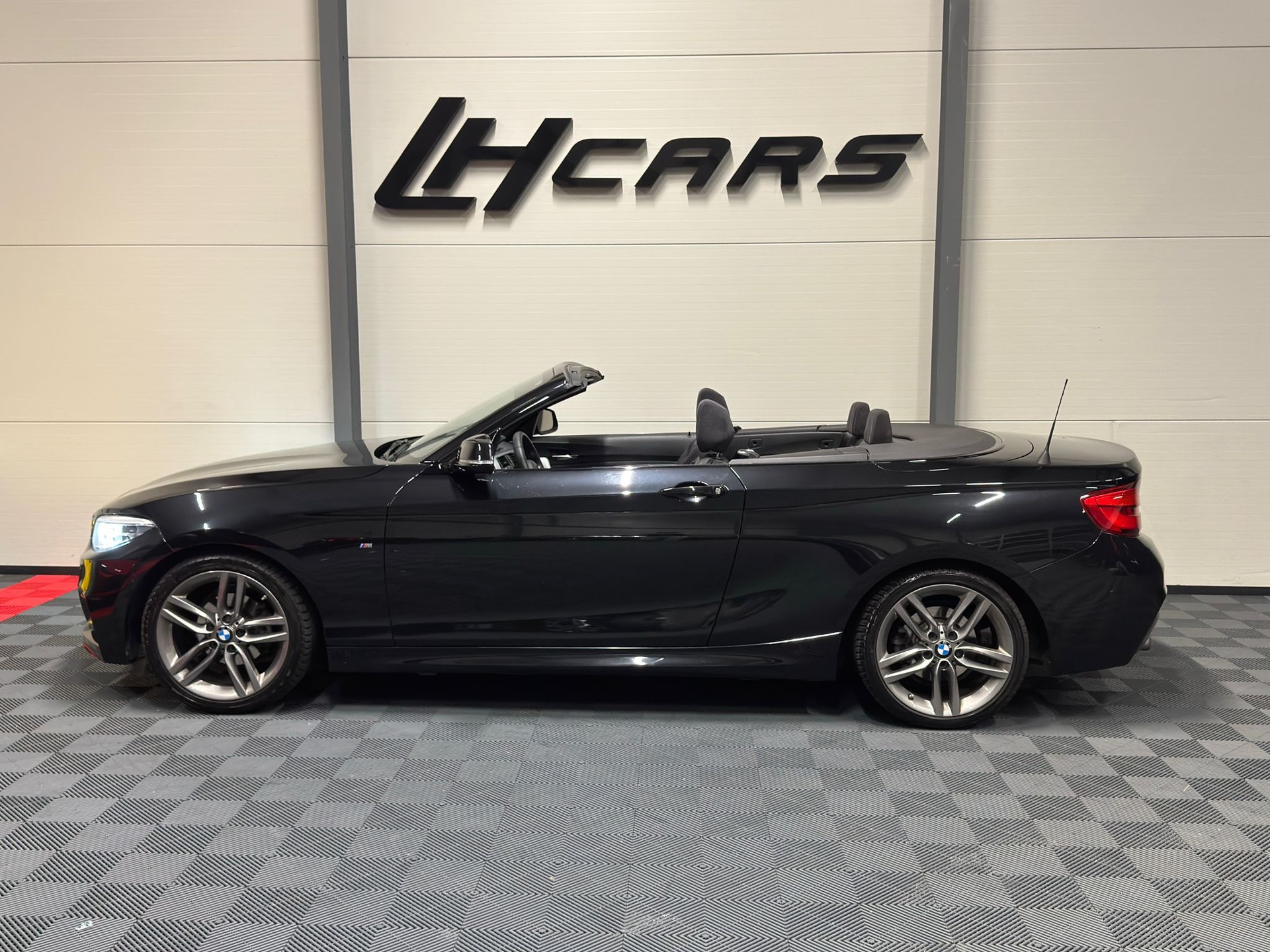 BMW 218i Cabrio M-Sport-image-1