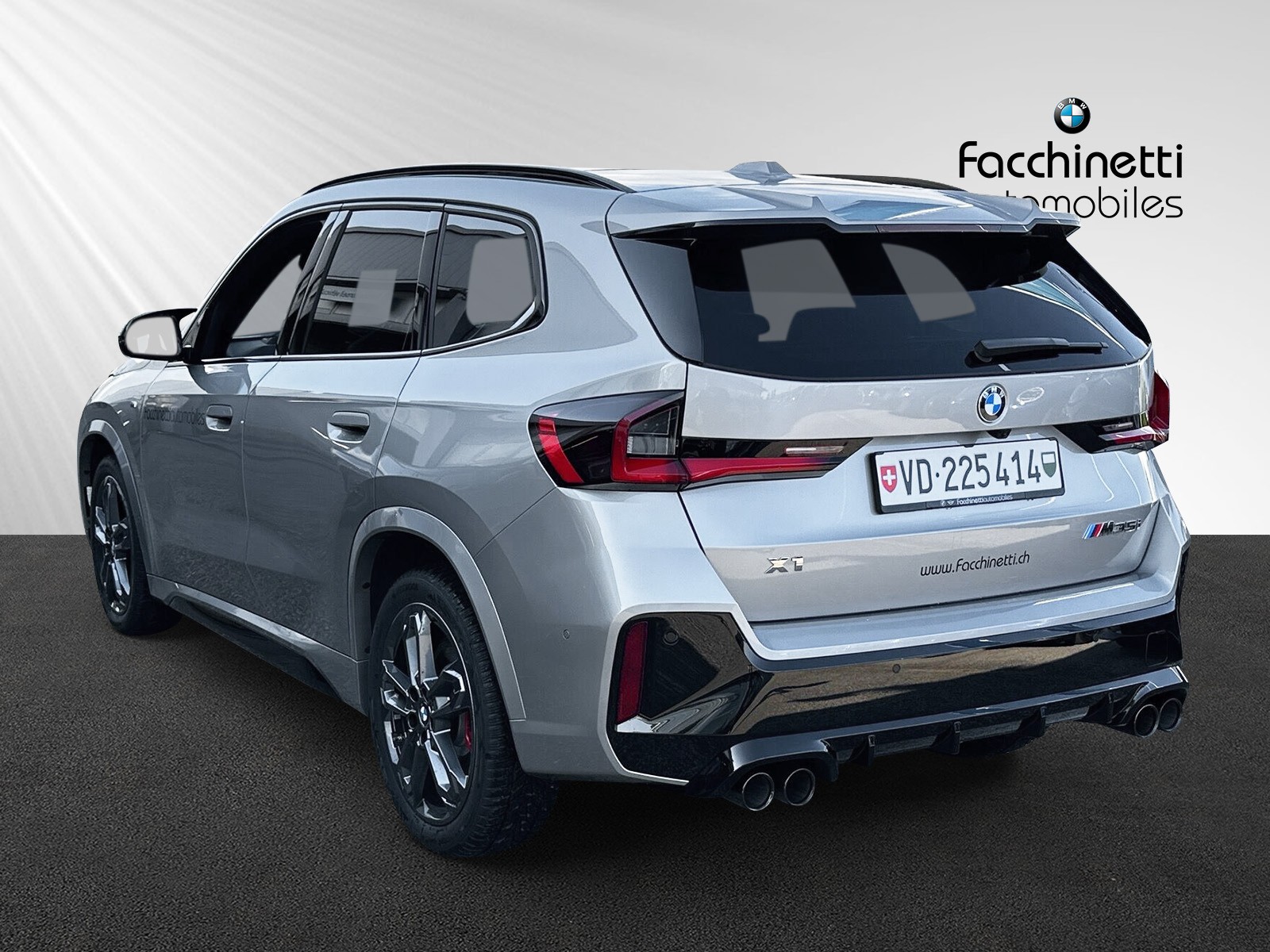 BMW X1 xDrive M35i-showroom-element-2