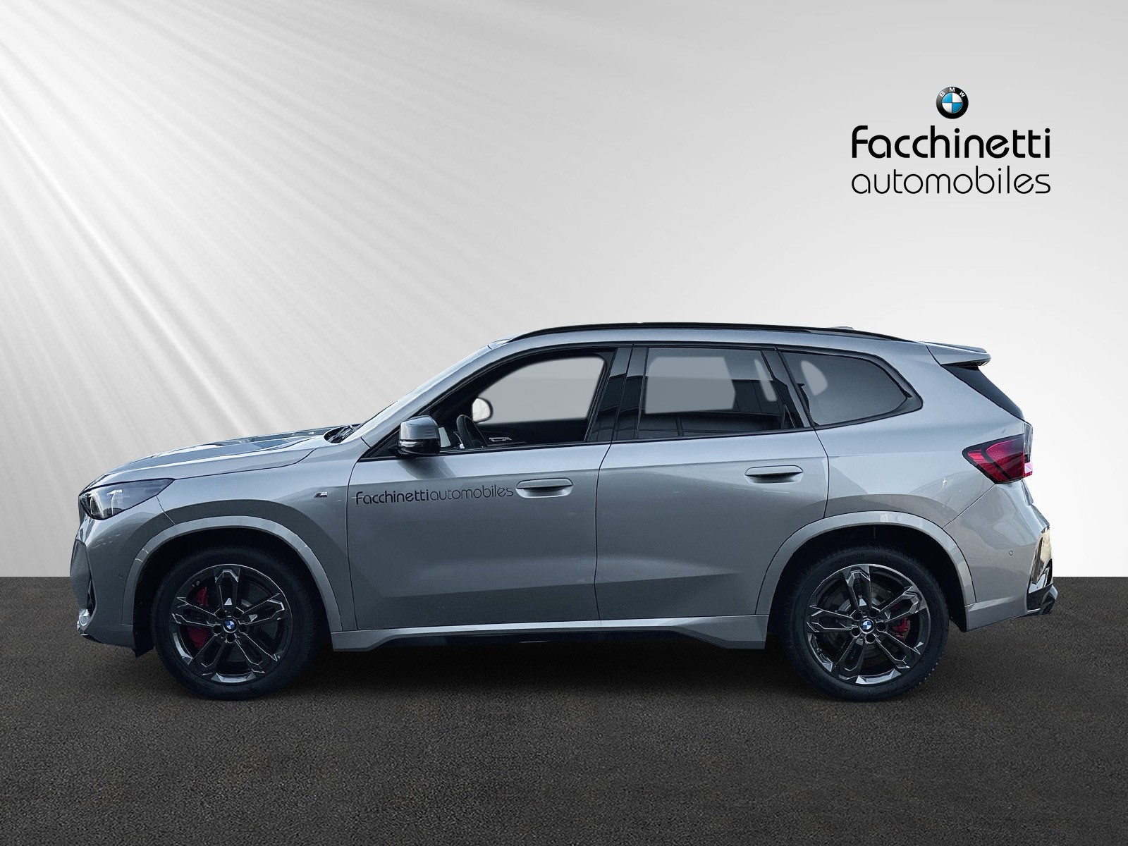 BMW X1 xDrive M35i-showroom-element-1