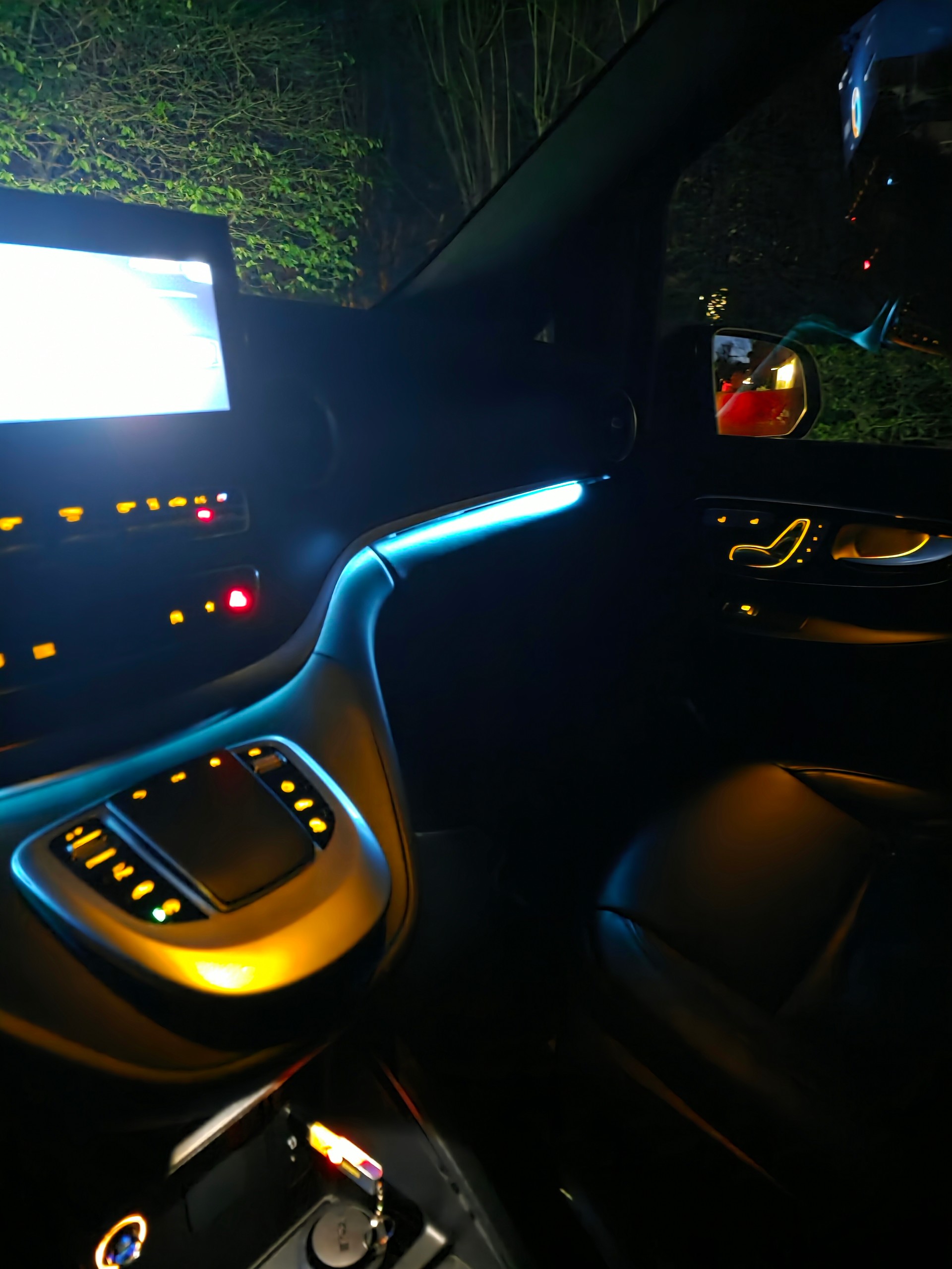 MERCEDES-BENZ V 300 d lang Avantgarde 4Matic 9G-Tronic-image-17