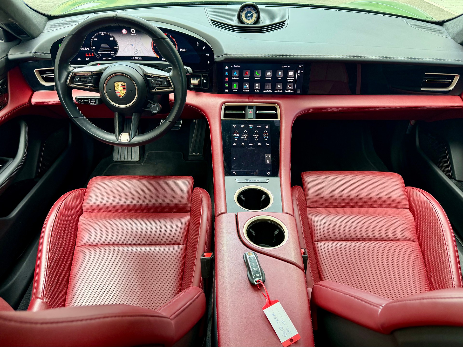 PORSCHE Taycan Turbo S - Mamba grün --image-11