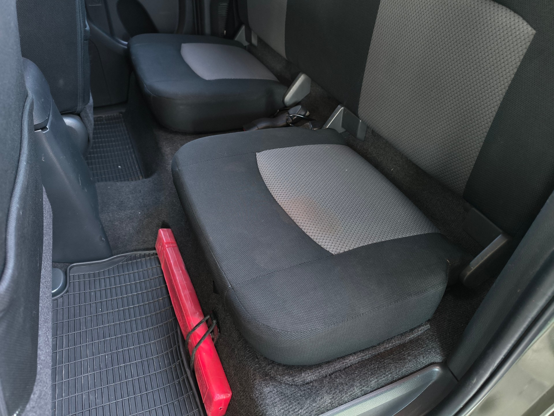 MITSUBISHI L 200 2.4 Value Club Cab-image-3