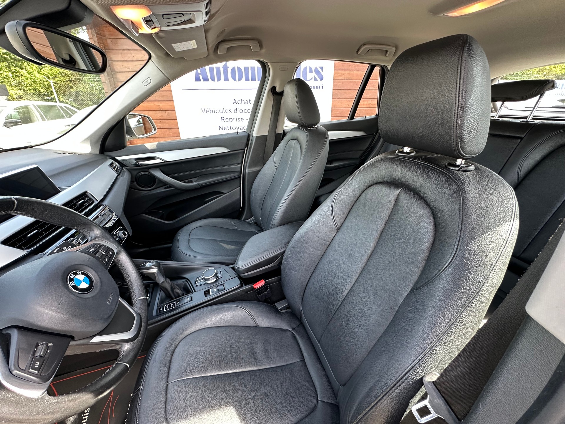 BMW X1 xDrive 20i Sport Line Steptronic-image-12