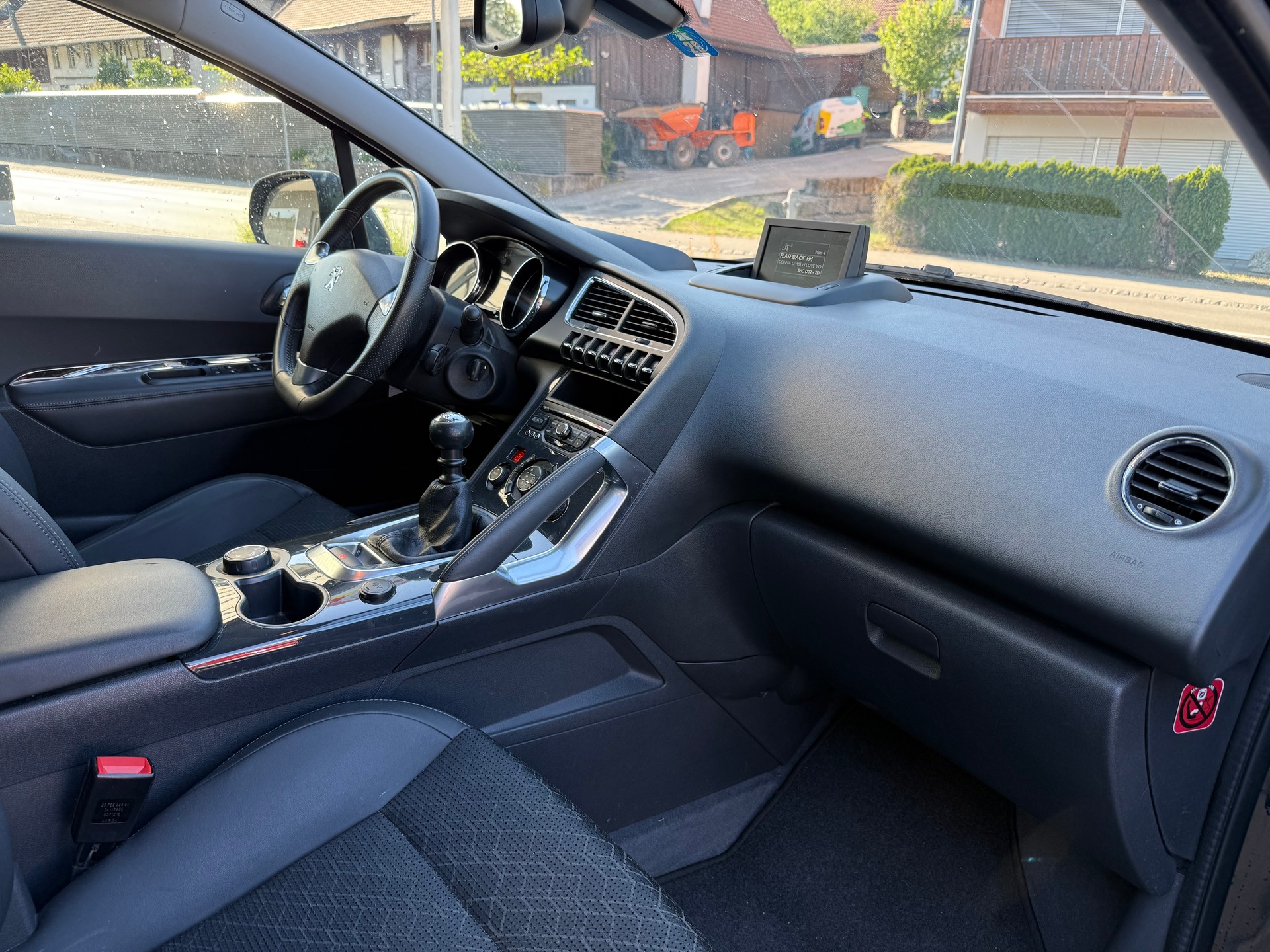 PEUGEOT 3008 2.0 HDI Business-image-9