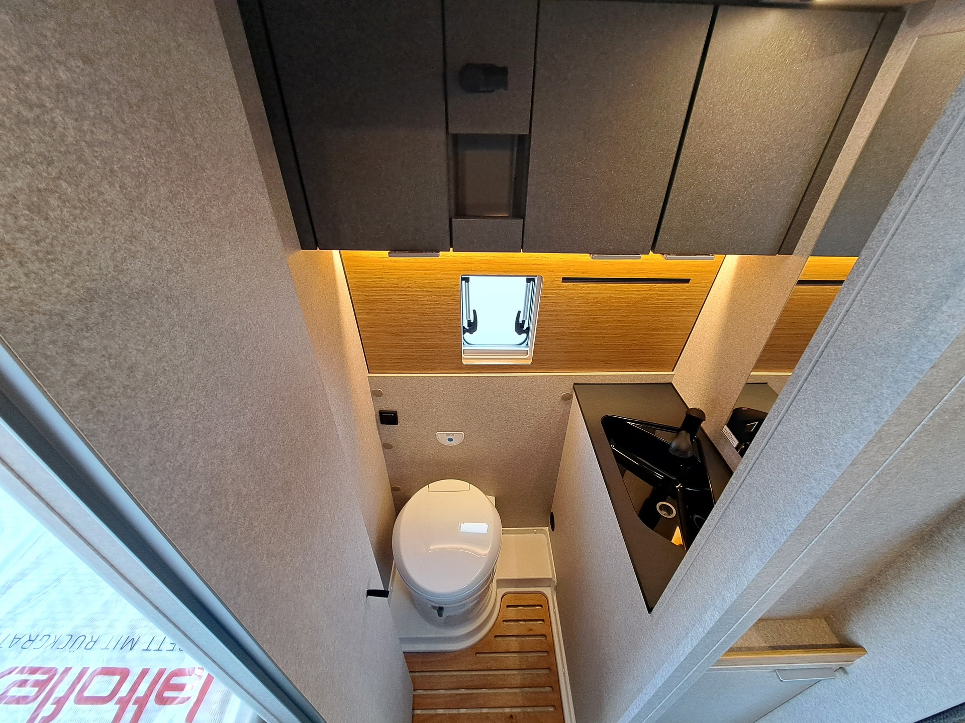 HYMER Redwood 600 Explorer-image-4