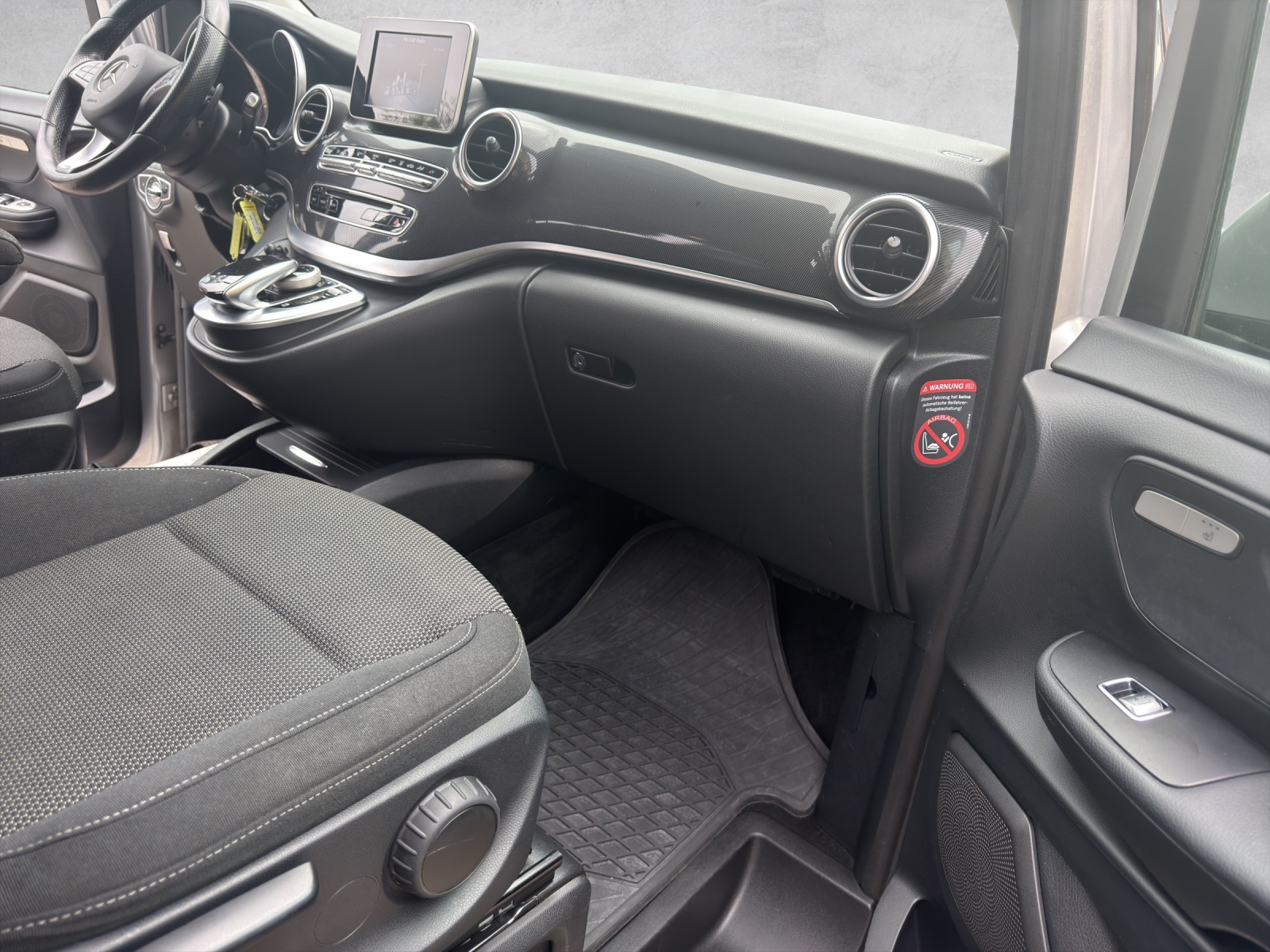 MERCEDES-BENZ V 250 d lang 4Matic 7G-Tronic-image-12