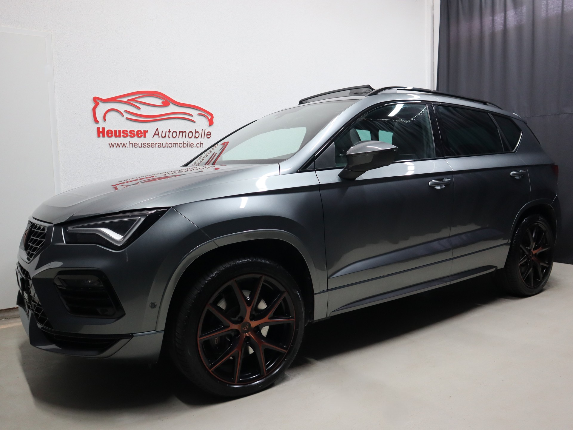 CUPRA Ateca 2.0TSI VZ 4Drive DSG - Panorama - Navi - Beats - Sportsitze - 360° Kamera - AHK - 300 PS-showroom-element-1