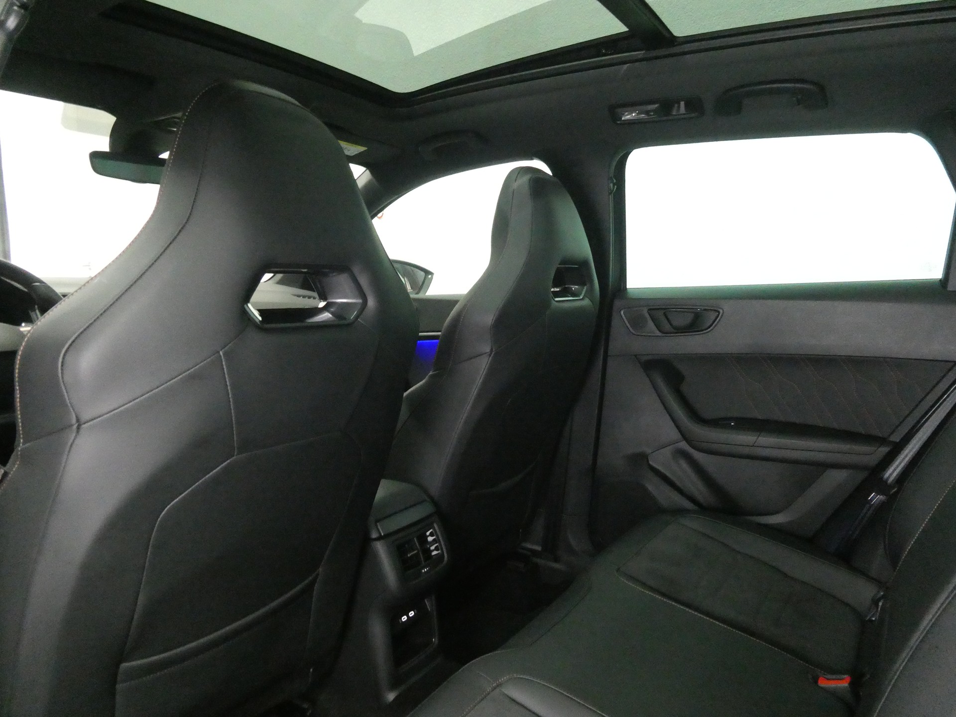 CUPRA Ateca 2.0TSI VZ 4Drive DSG - Panorama - Navi - Beats - Sportsitze - 360° Kamera - AHK - 300 PS-image-10
