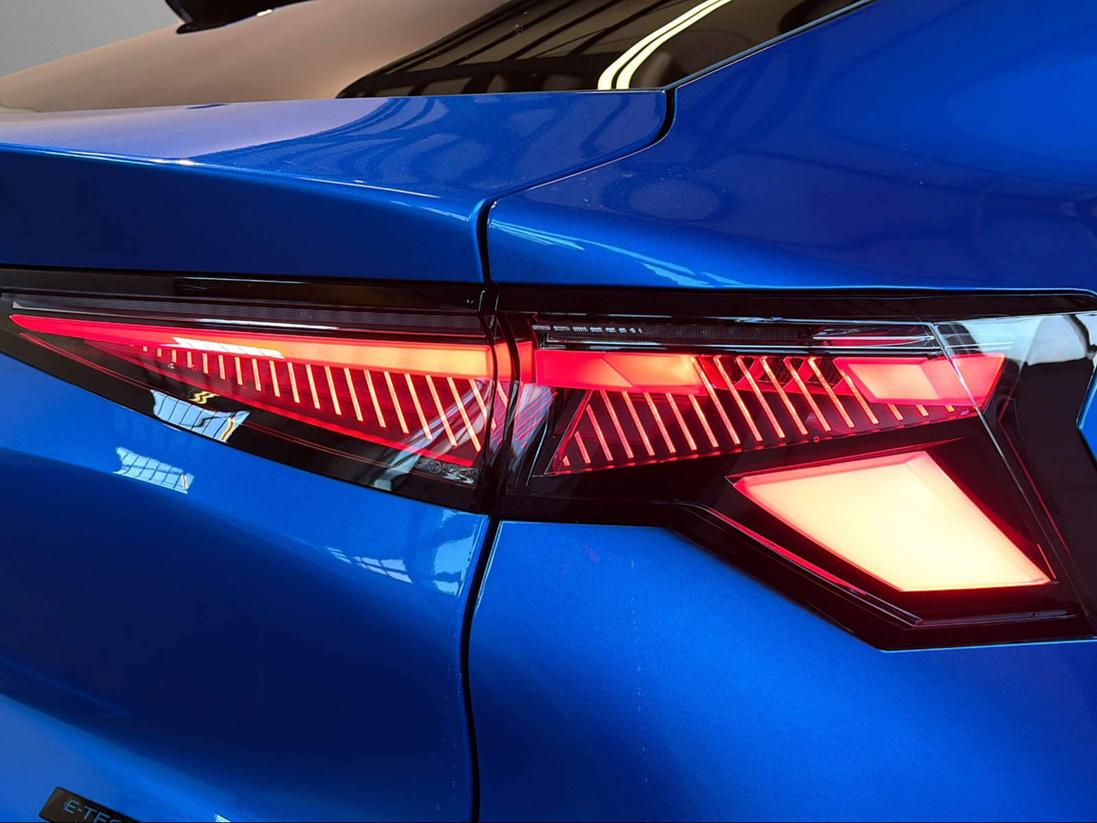 RENAULT Rafale 1.2 E-Tech Hybrid 200 Esprit Alpine-image-18