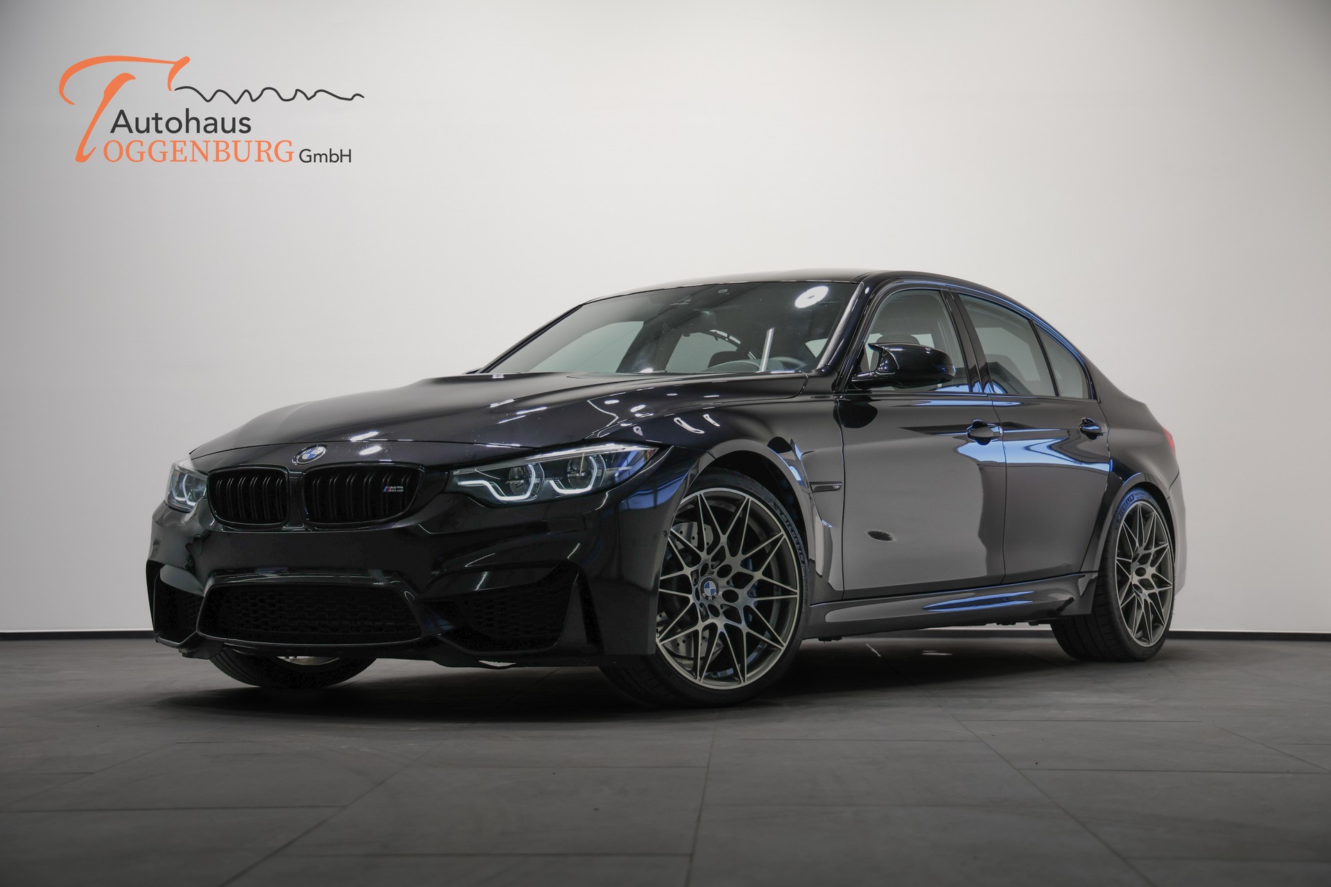 BMW M3 Competition Drivelogic-showroom-element-2