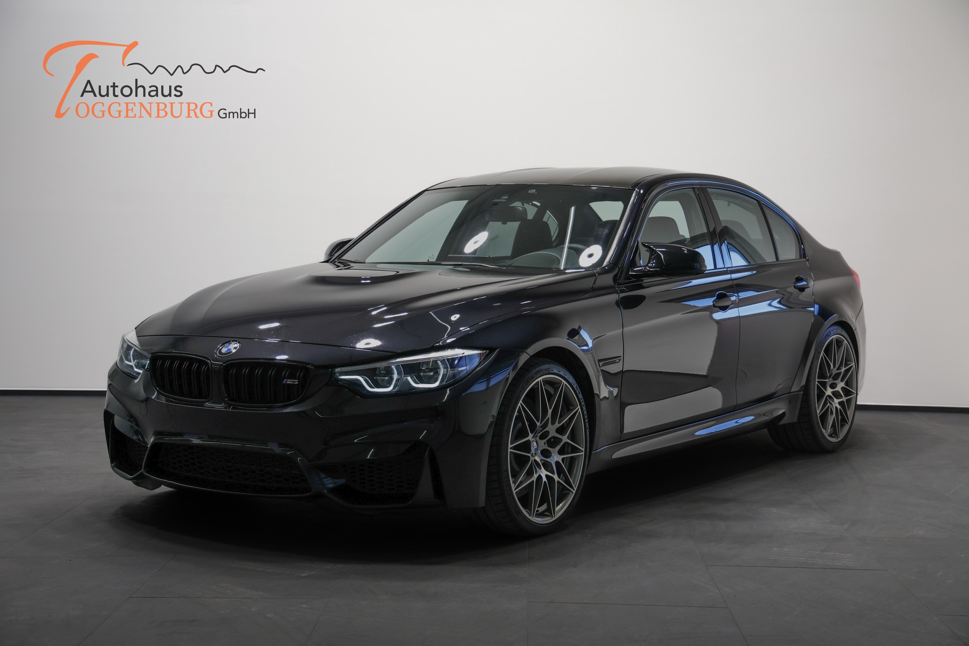 BMW M3 Competition Drivelogic-showroom-element-1