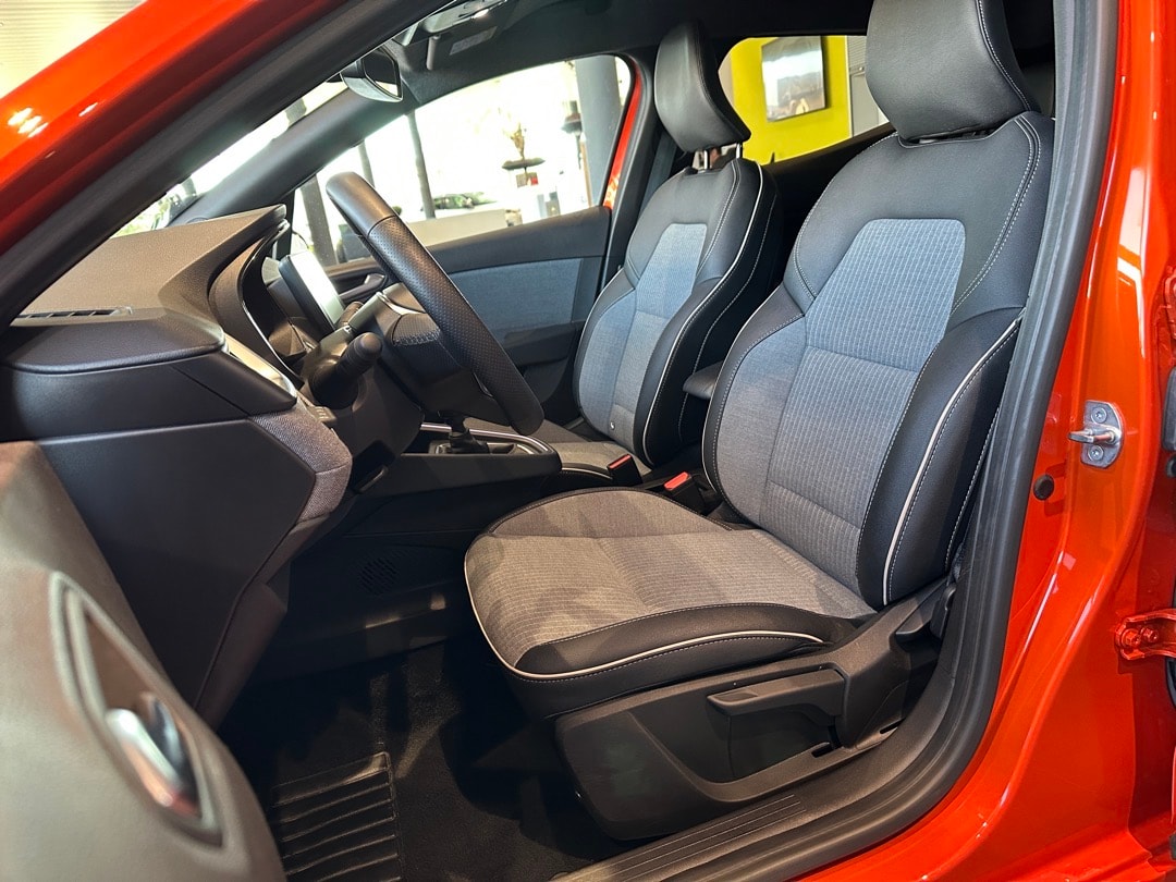 RENAULT Clio 1.0 Techno-image-10